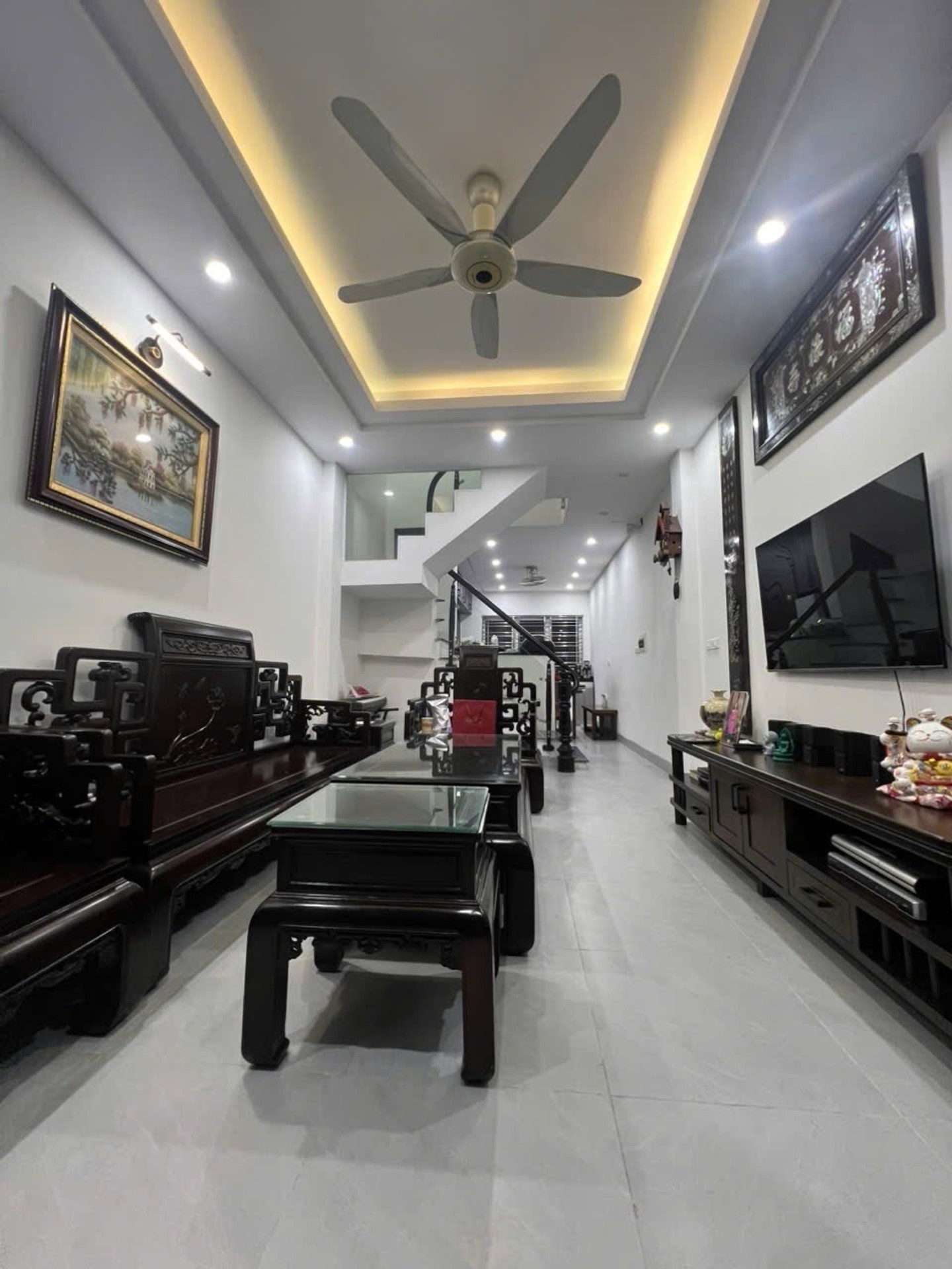 Nhà riêng 4 tầng hiện đại tại khu vực trung tâm Cầu Giấy
