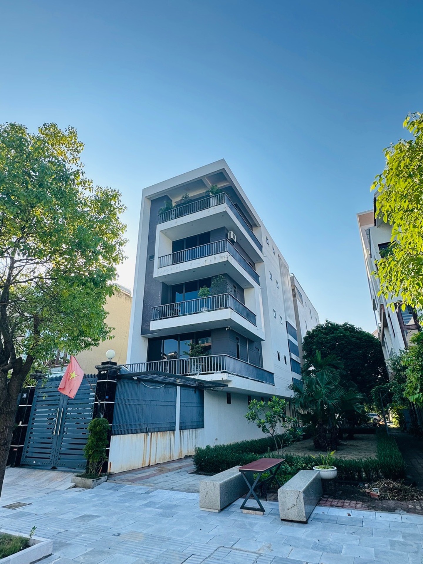Bán nhà mặt phố 5 tầng khu đô thị Cột 5-8MR, Hướng Nam, diện tích 120 m2, view biển