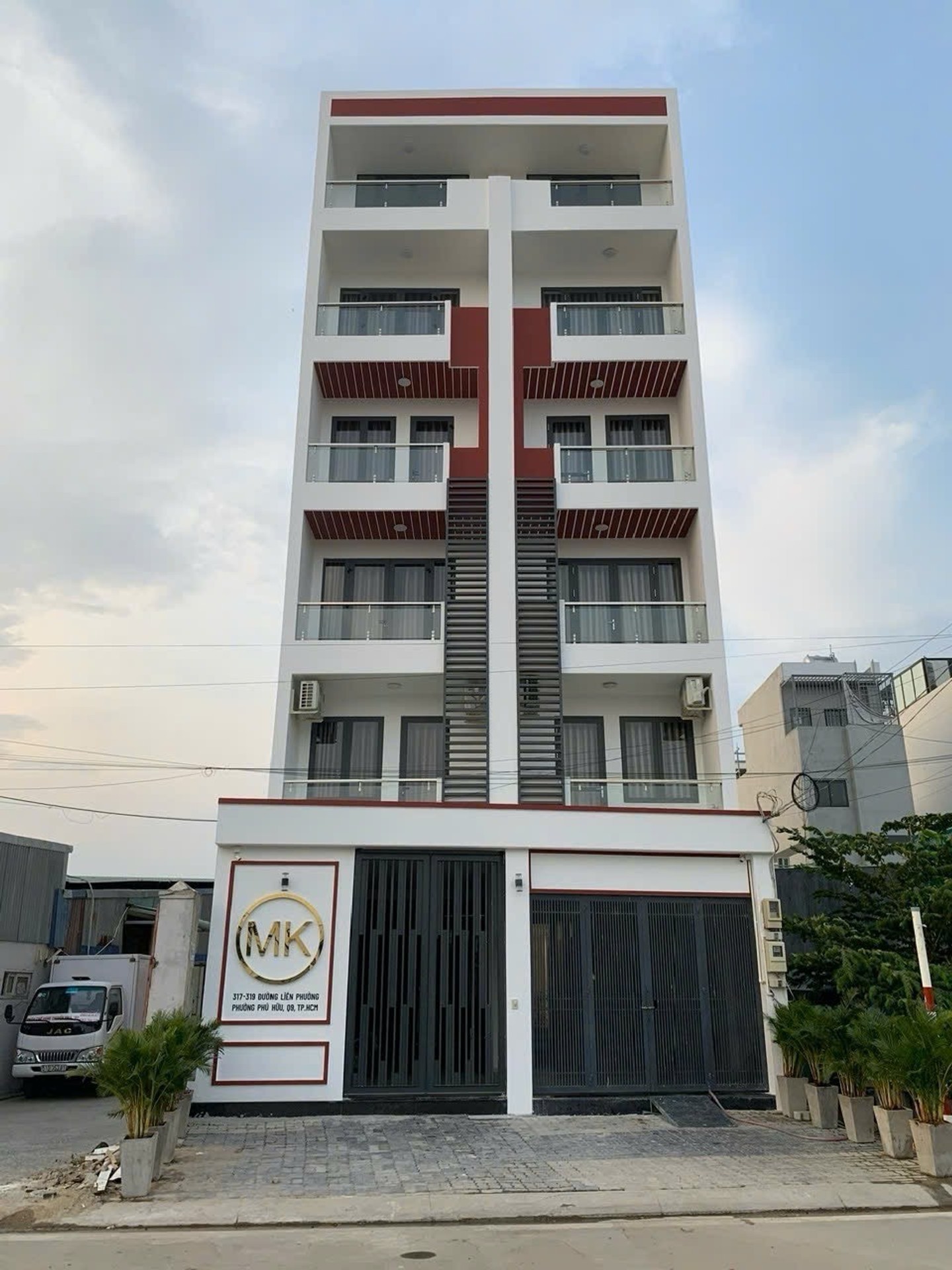 Bán văn phòng 6 tầng tại Phú Hữu, diện tích 89m2, giá 40 tỷ