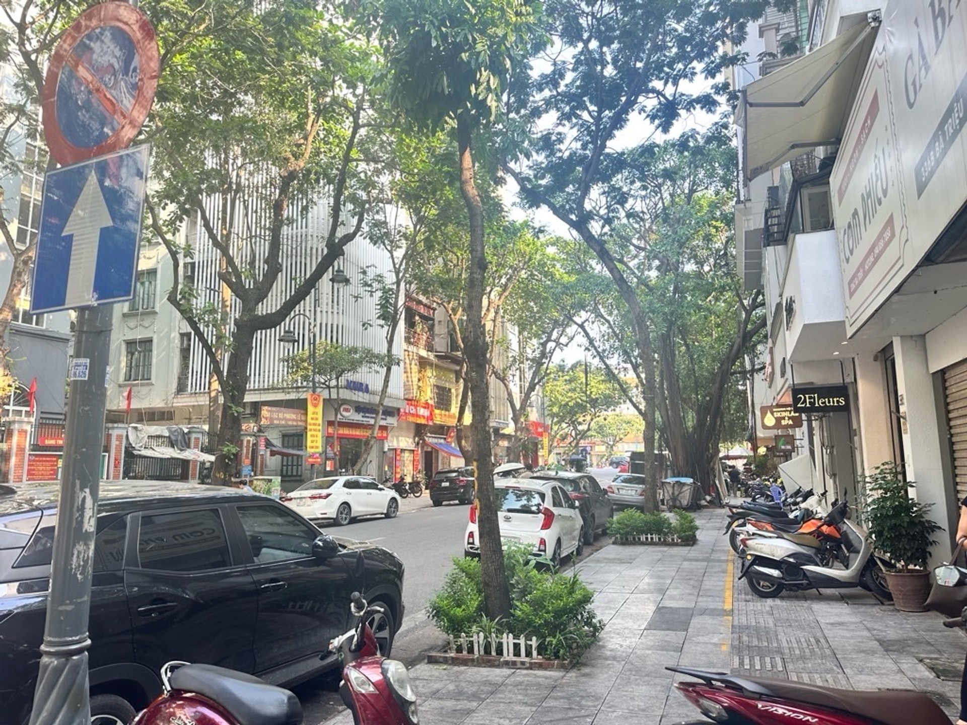 TRỨNG VẰNG ĐỢI CHỦ NHÂN MỚI. MẶT PHỐ BÀ TRIỆU, 2 THOÁNG THÔNG THỦY, TẶNG NHÀ KINH DOANH