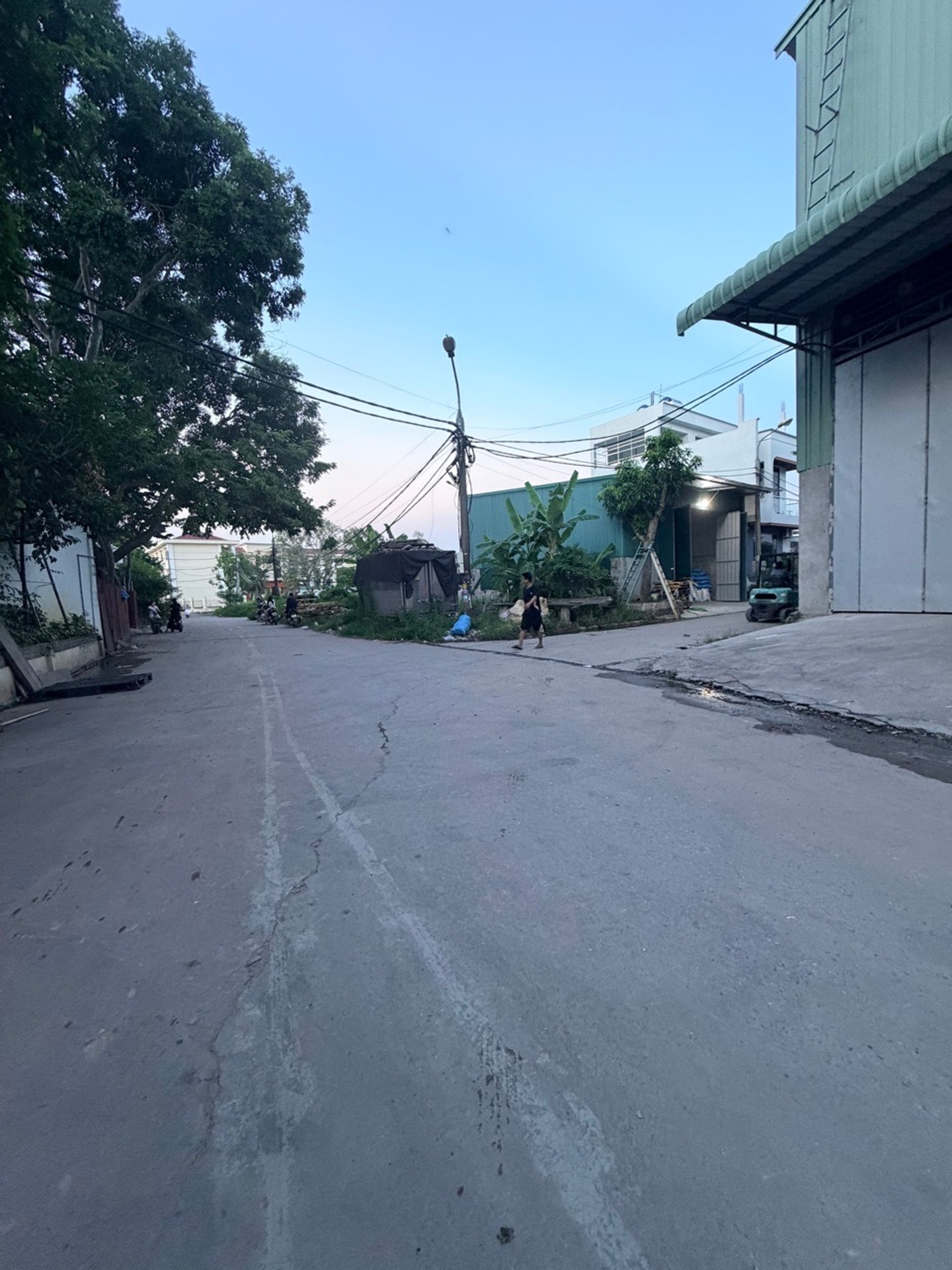 📍 Thôn Minh Châu – Việt Yên – Hưng Yên
📐300 m² | MT 30m sẵn kho xưởng