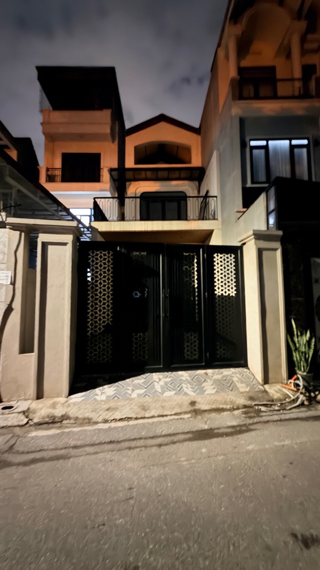 Bán nhà riêng 129m2 ô tô tránh Phường Long Biên