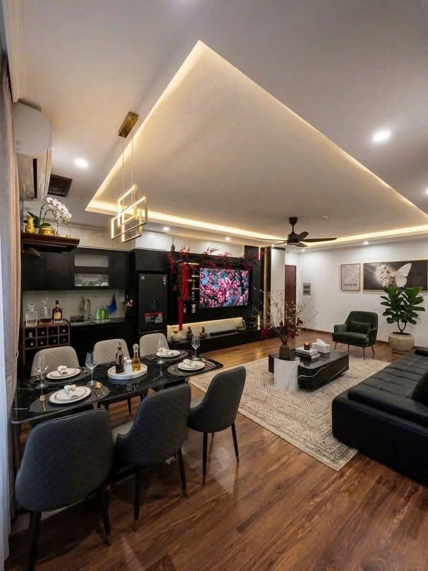 Bán căn hộ 3 phòng ngủ tầng cao tại Đông Hội view sông Đuống