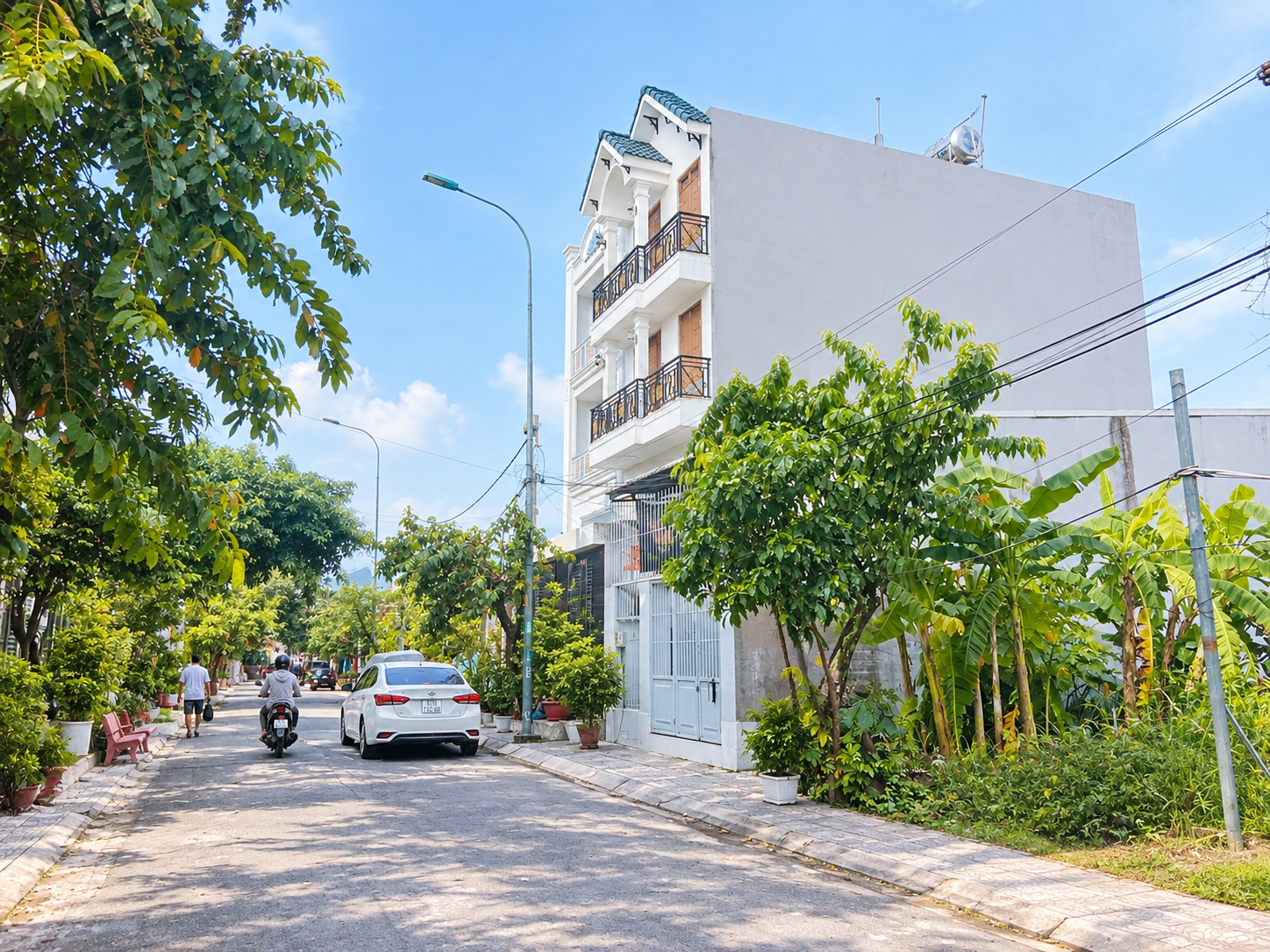 Nhà phố 3 tầng Bà Điểm, thiết kế hiện đại, tiện nghi hoàn hảo