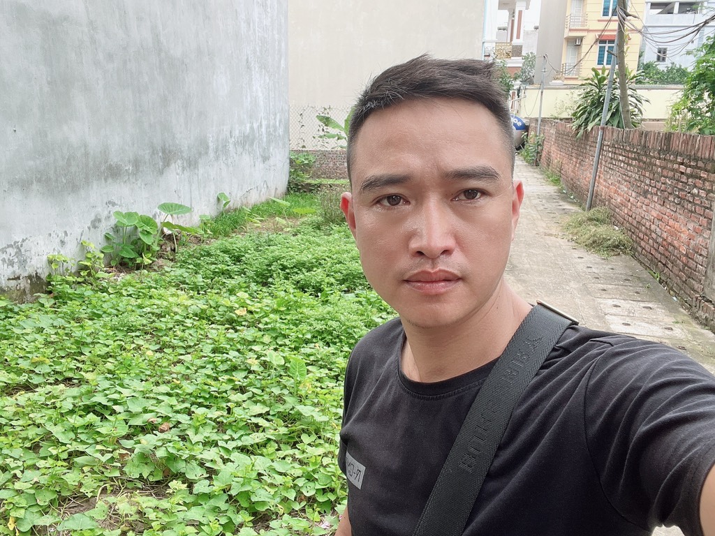 Nhà lô góc thoáng sáng, cách chợ chỉ vài bước chân