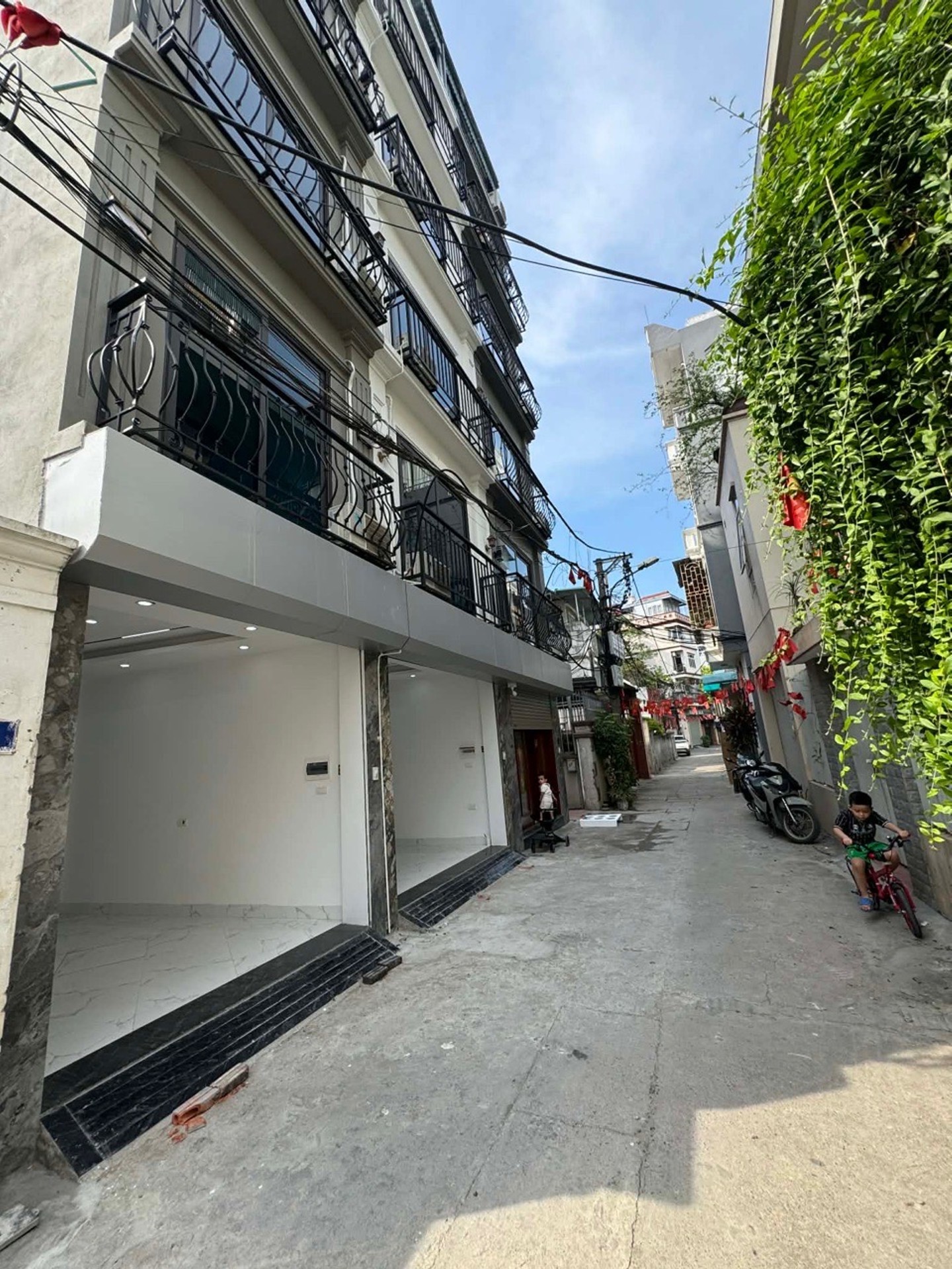 Bán nhà ngõ 2 Hoàng Liệt, Hoàng Mai, gara ô tô, gần hồ, 5T thang máy, 40m2, 12.4 tỷ(CTL)