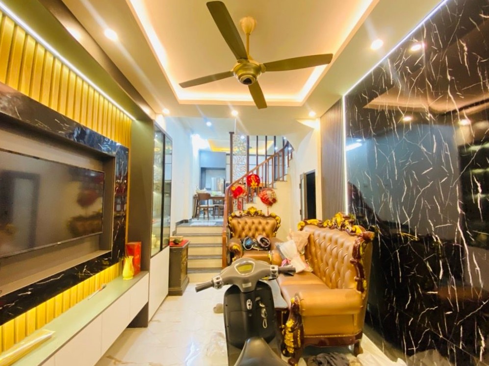 Bán nhà Kim Giang, Hoàng Mai, gần ô tô, sổ nở hậu, 37m2, 10 tỷ(CTL)