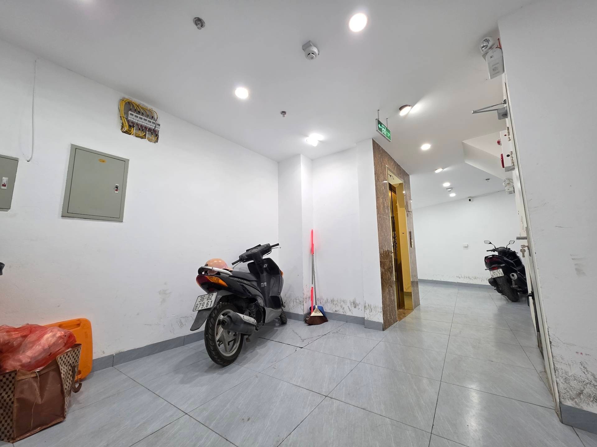 Bán căn /5 tầng thang máy/ gần Bạch Mai, diện tích 37.9m2