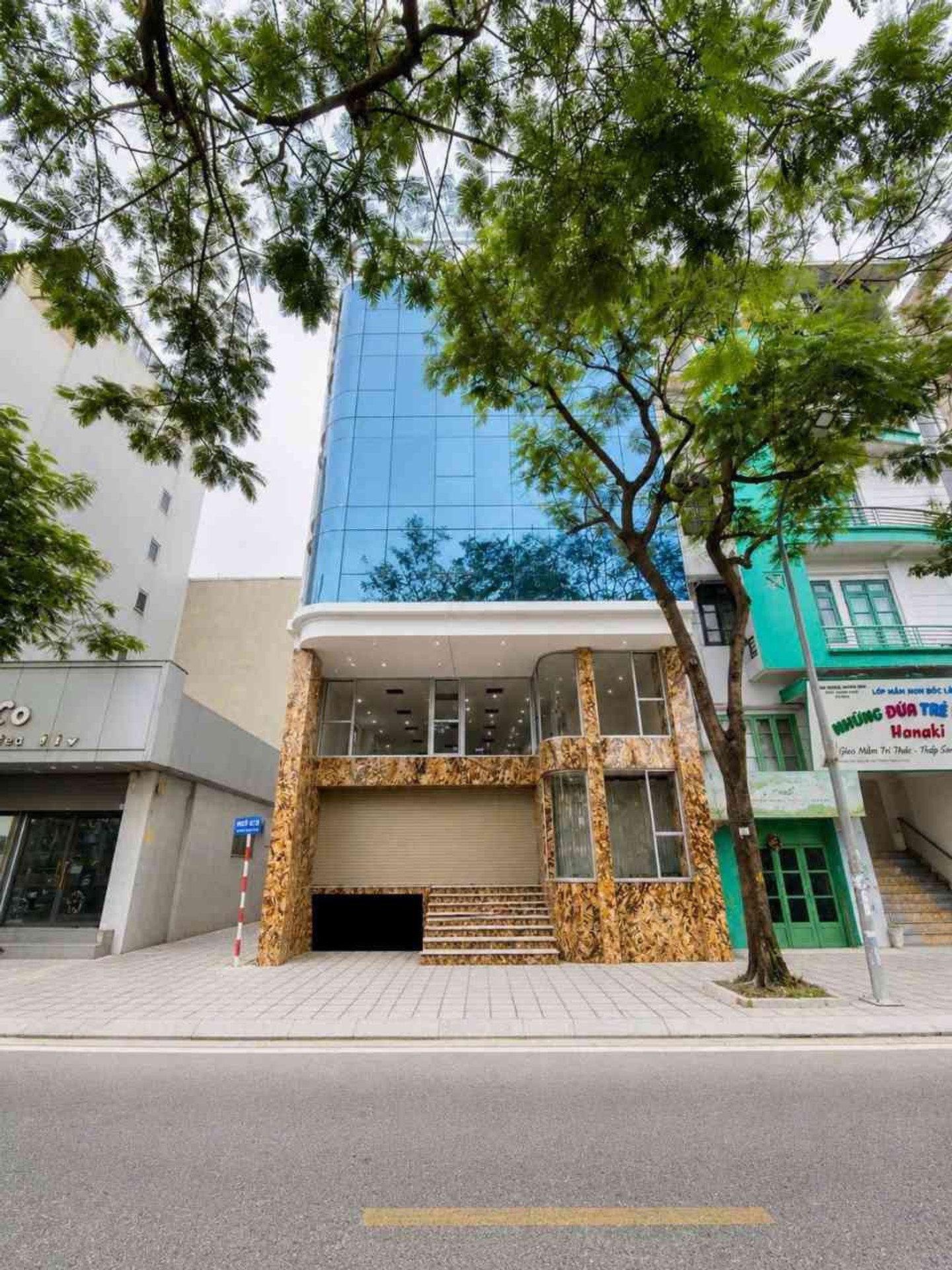 Bán nhà mặt phố Vũ Tông Phan 9 tầng thiết kế thông sàn phù hợp văn phòng, diện tích 178.5 m²
