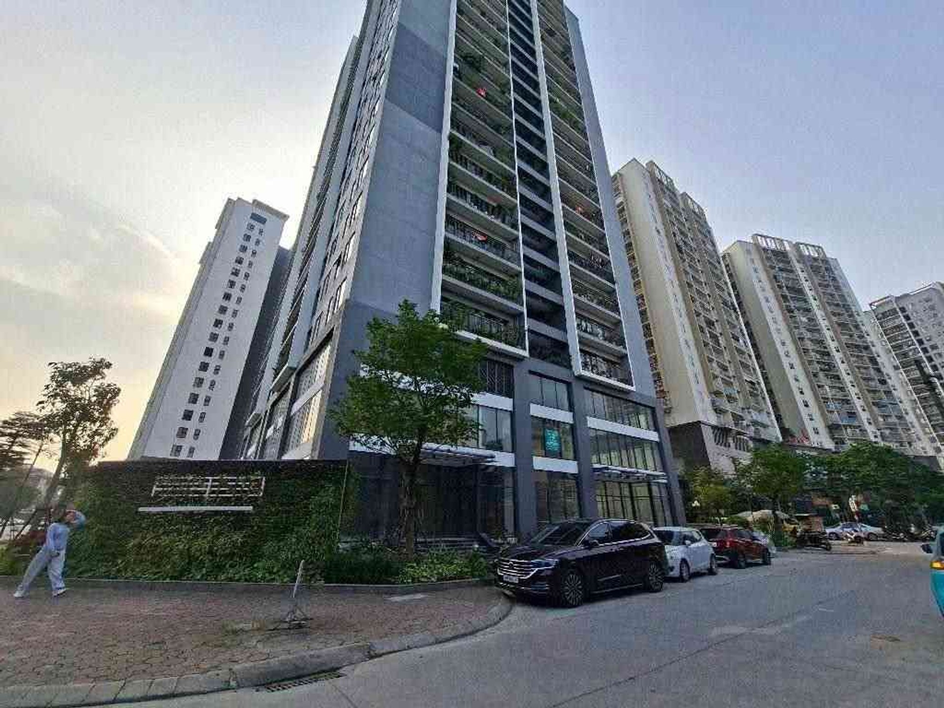 Nhà phân lô Hàng không - Phố Nguyễn Sơn - Long Biên - Dt 68m 7 tầng - oto tránh