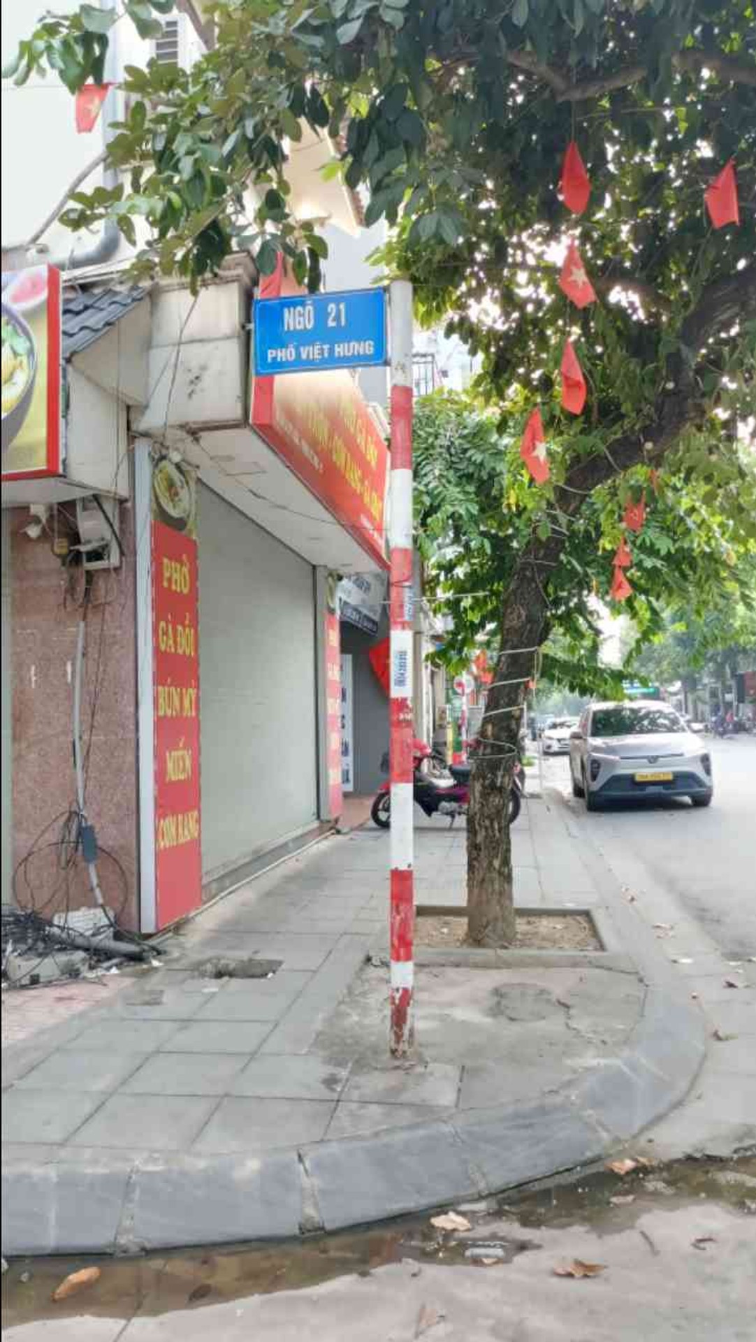 Bán nhà riêng 6 tầng tại phường Việt Hưng, gần VinHomes, có thang máy và ô tô đỗ cửa