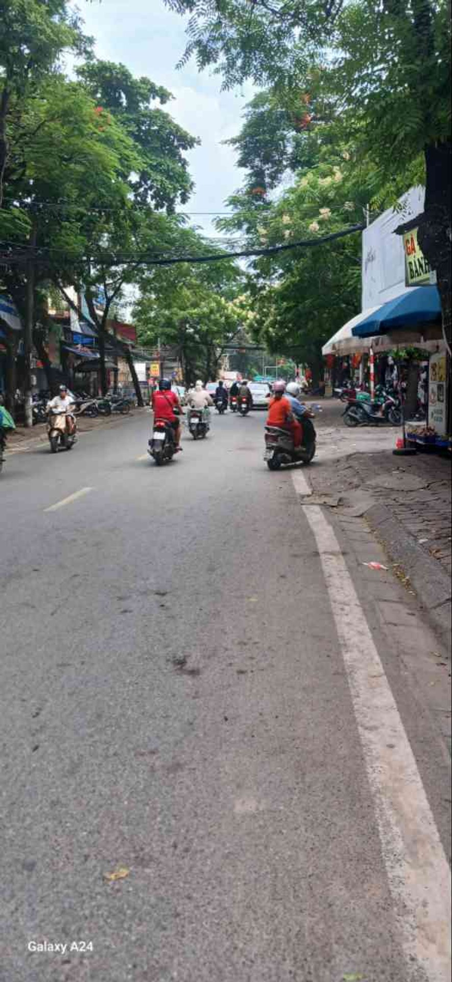 Nhà mặt phố Trần Cung sang trọng, diện tích rộng, phù hợp đầu tư sinh lời