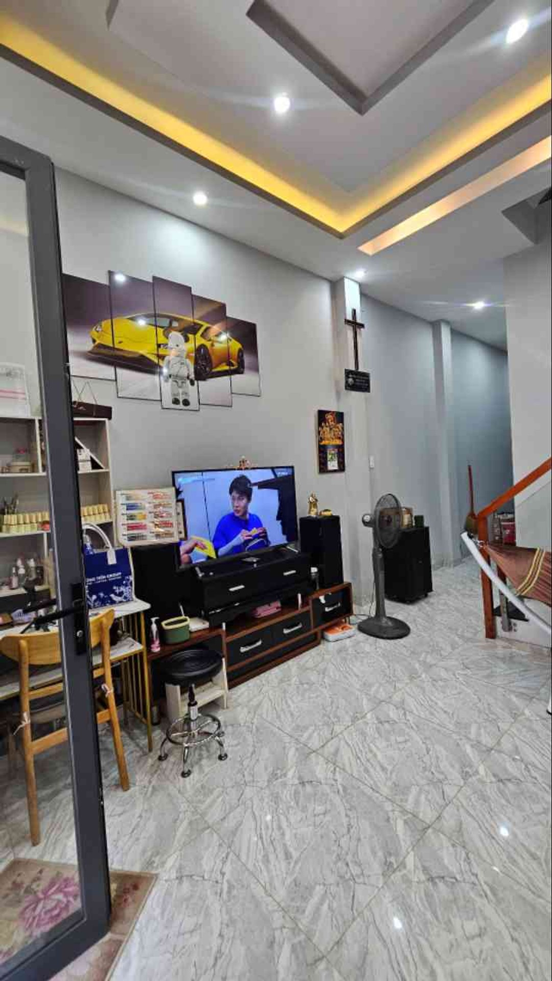 Nhà mới đẹp 3 tầng kế bên Phú Mỹ Hưng, full nội thất