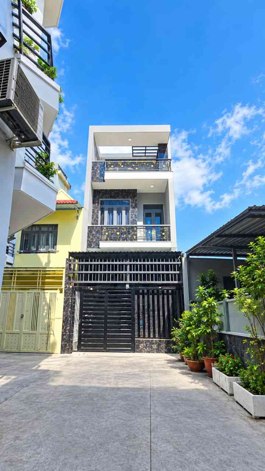 Bán nhà 3 tầng cách Huỳnh Tấn Phát 100m, quận 7, Kích thước: 4.24 x 14.3m, giá 7.25 tỷ