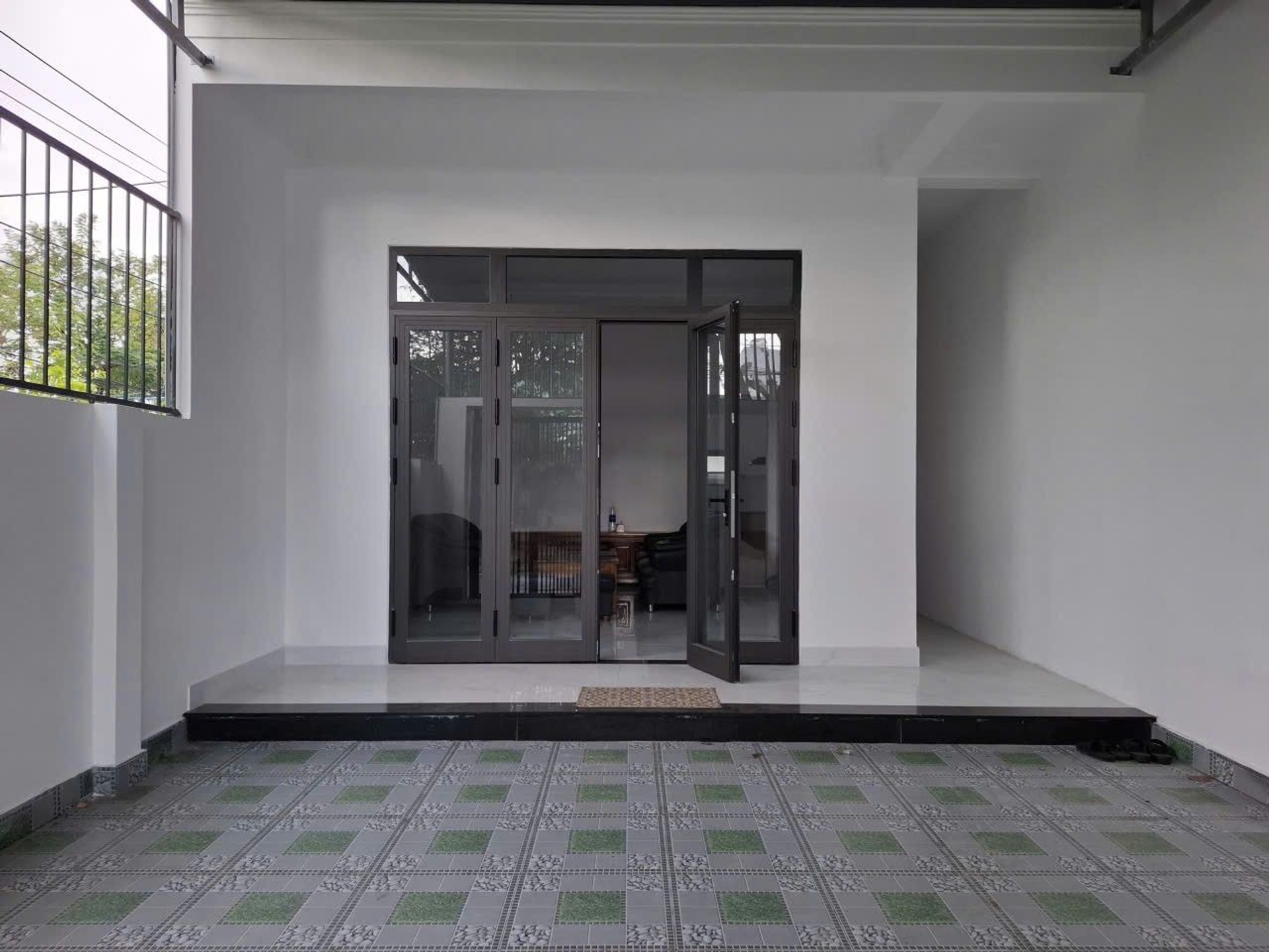 Nhà mặt phố 1 tầng rộng 100m2 tại Xuân Thiều, gần biển, giá hấp dẫn