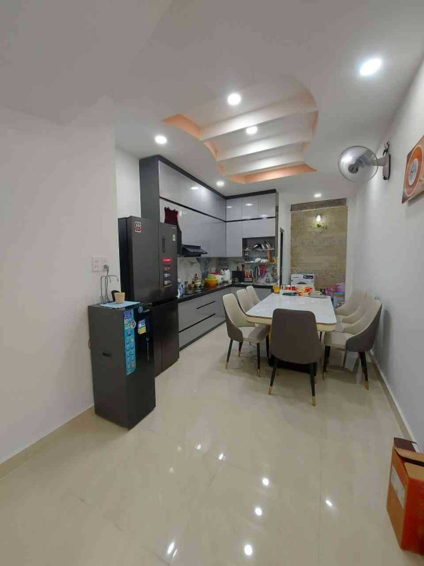Nhà đẹp 4 lầu, nở hậu tại Nguyễn Đình Chính, PN. Rộng rãi,nhiều phòng phù hợp gia đình nhiều thế hệ