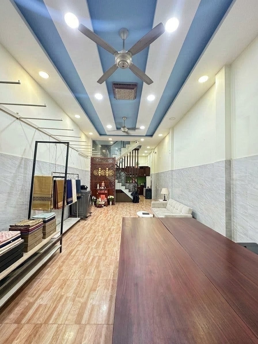 Nhà Tân Bình - Lạc Long Quân, 5 tầng ở ngay - KD đa dạng, ngang hơn 4m - dài 16m – 14 tỷ nhẹ.
