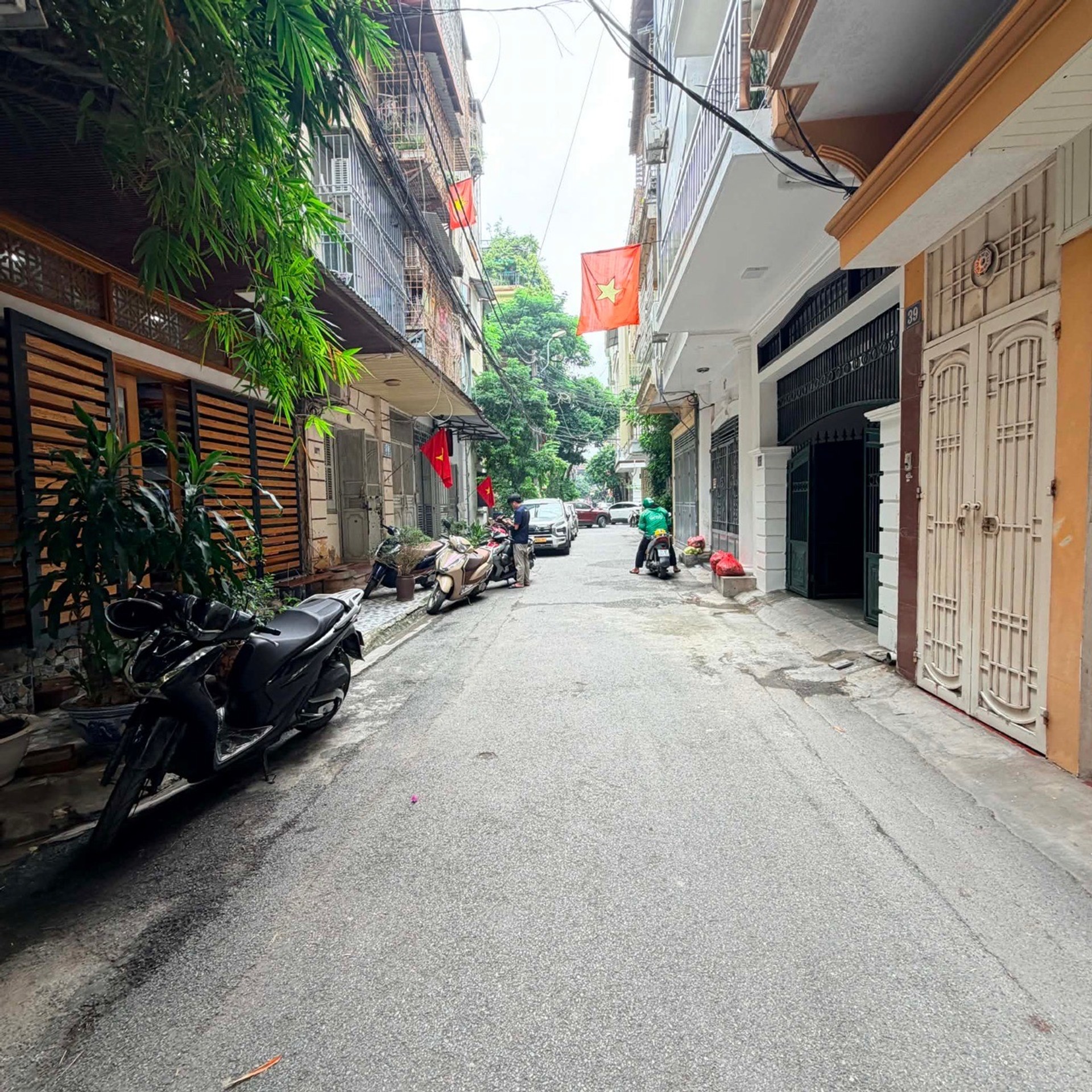 BÁN NHÀ TẬP THỂ TẦNG 1 QUAN NHÂN - THANH XUÂN - LÔ GÓC - Ô TÔ ĐỖ CỬA - KINH DOANH TỐT