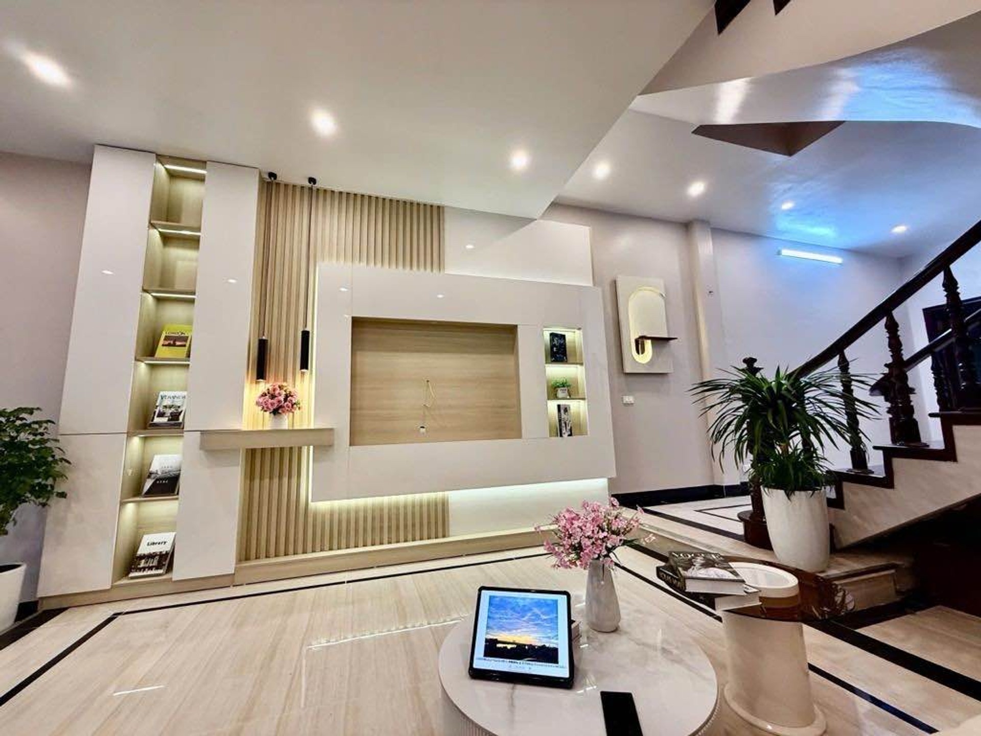 Bán nhà bốn tầng diện tích 51.6m2 tại Minh Khai giá 12.5 tỷ
