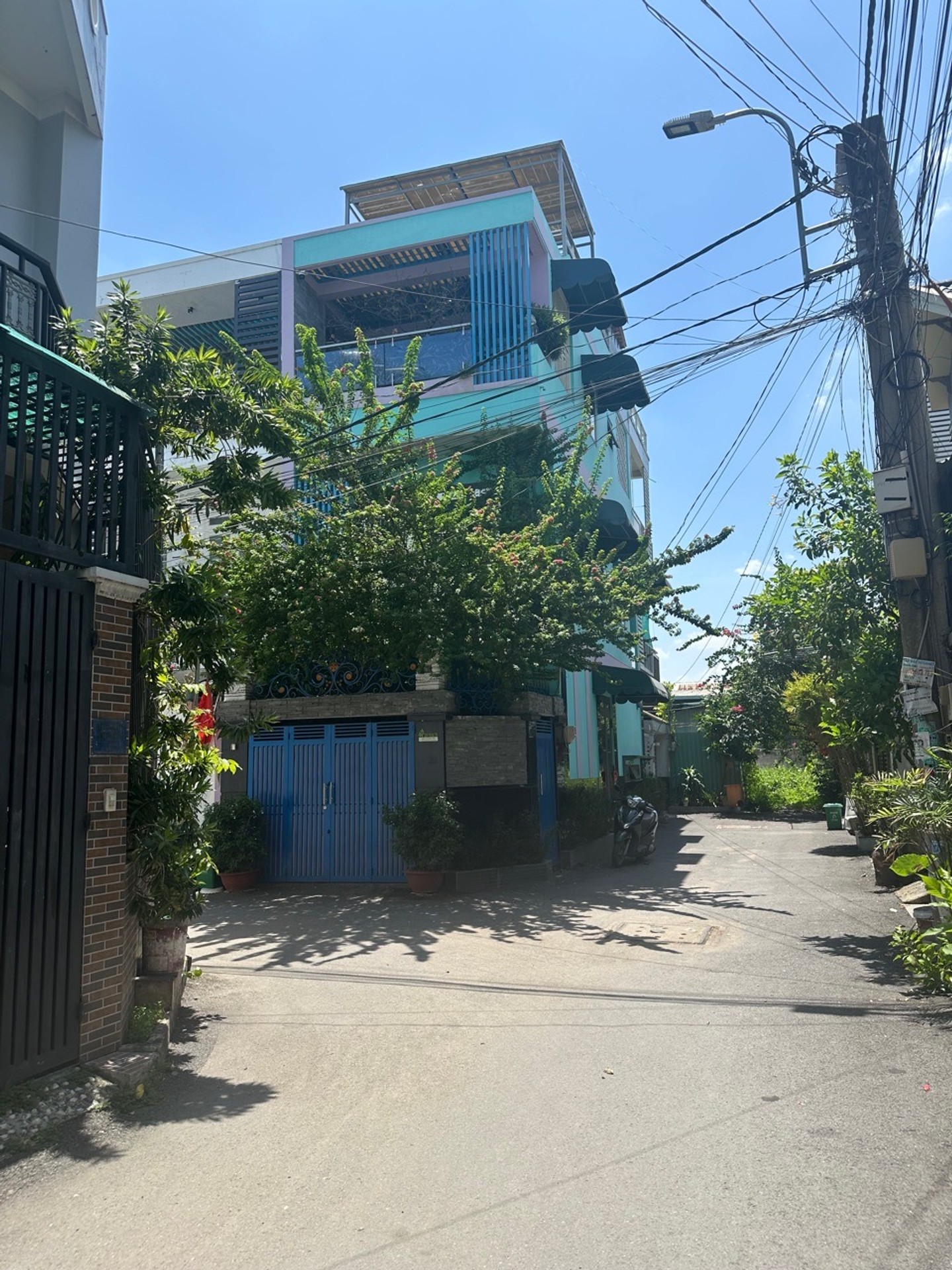 Bán nhà 3 lầu đường Đình Phong Phú Tp HCM.