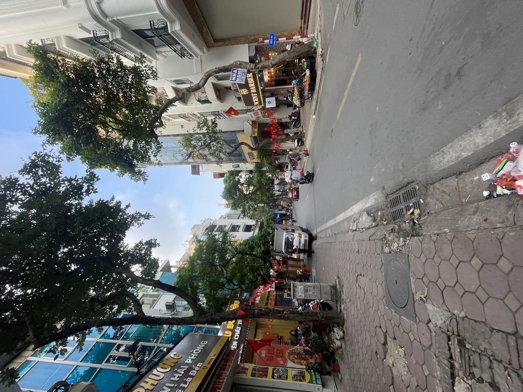 Bán gấp nhà mặt phố 2 thoáng, Vương Thừa Vũ, vỉa hè đá bóng, kinh doanh tấp lập, giá chào 42.5 tỷ