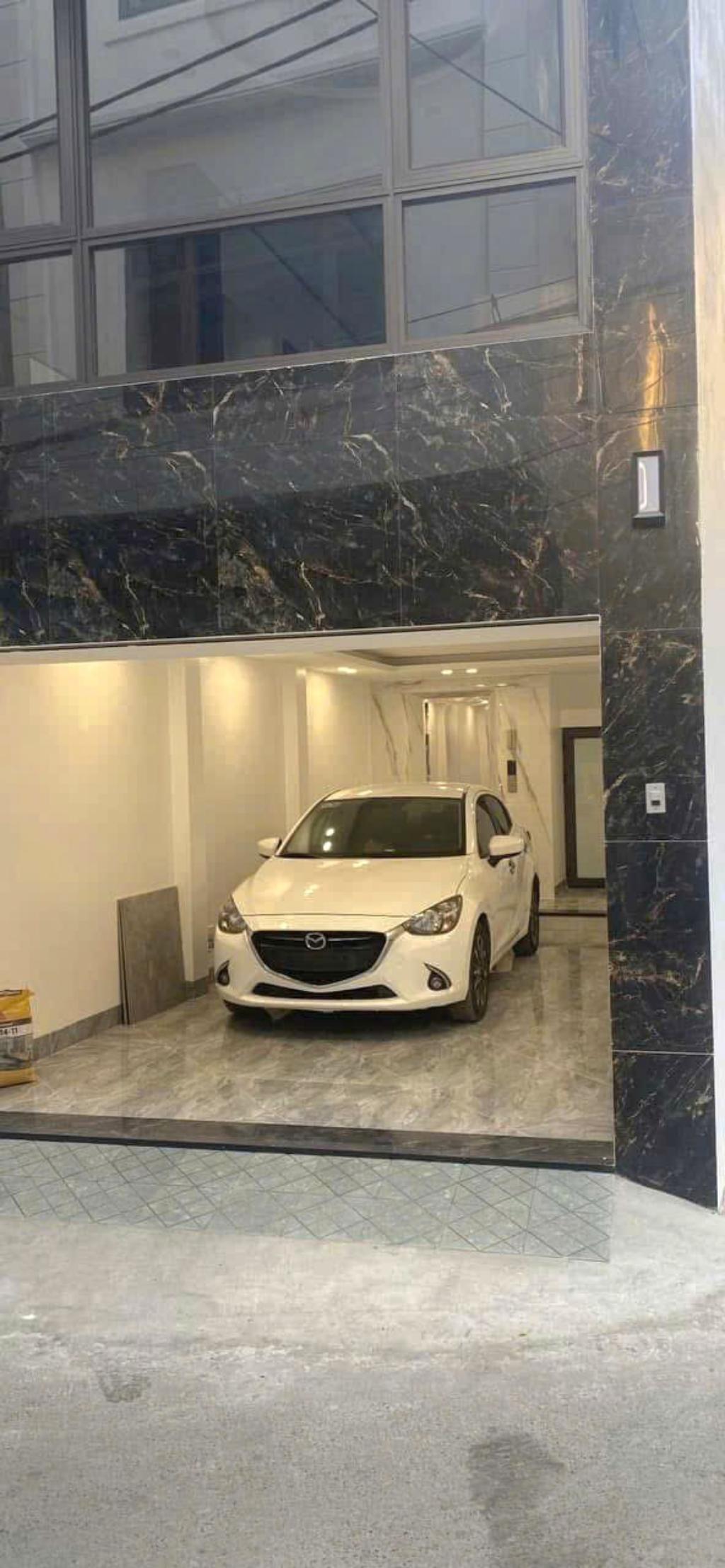 Bán gấp nhà riêng 6 tầng lô góc gara, ngõ thông, có thang máy tại Phố Trạm