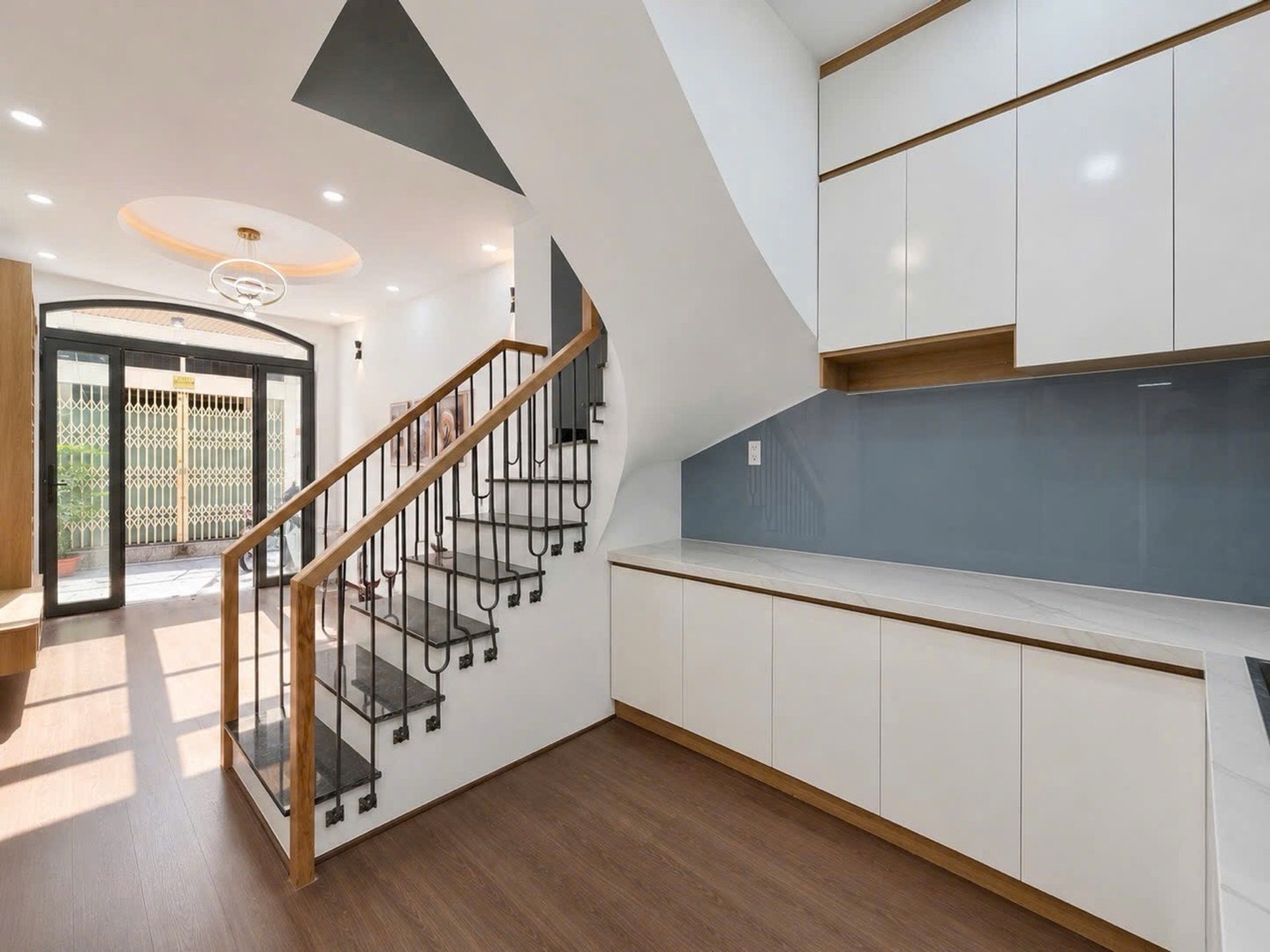 Nhà đẹp 4 tầng hẻm Nguyễn Thiện Thuật, Bàn Cờ