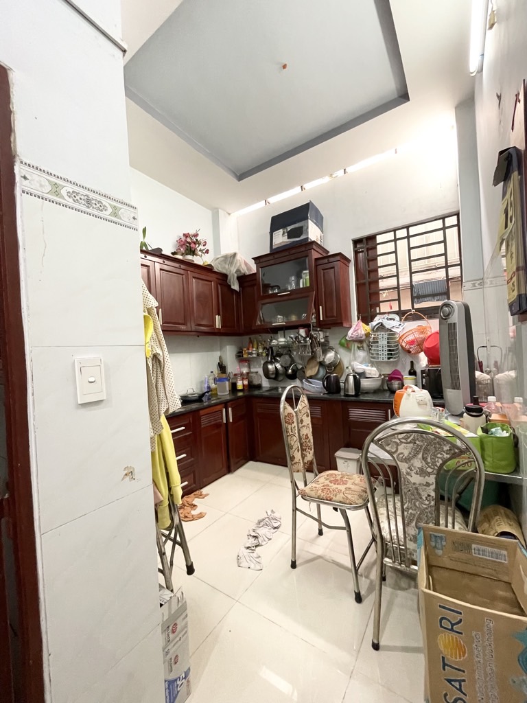 Bán nhà mặt phố 4 tầng, diện tích 10.6m2, Tân Bình
