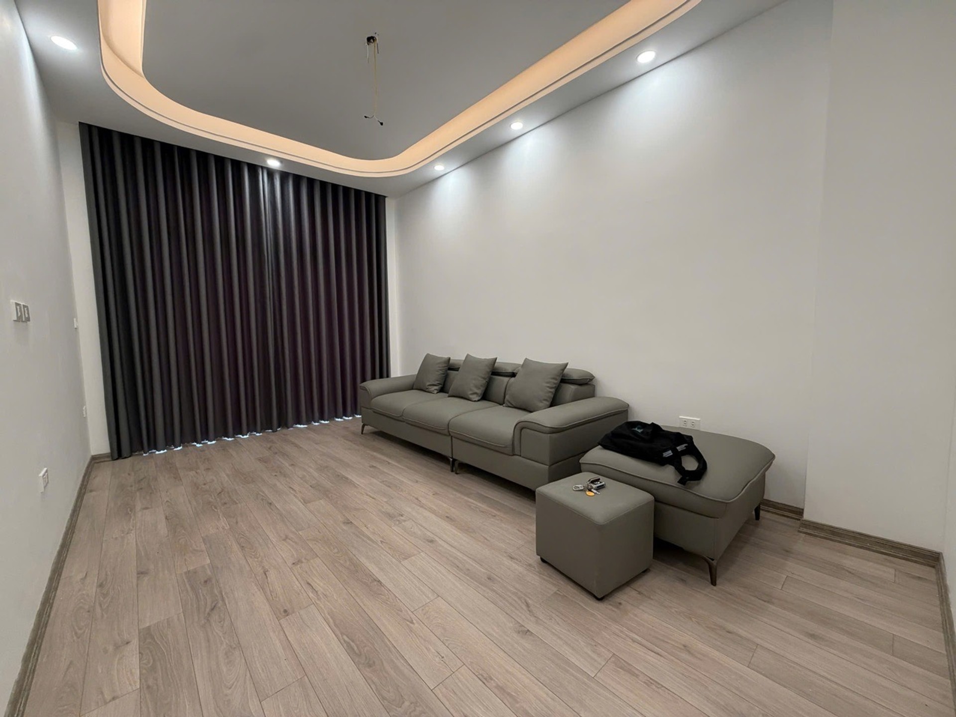 B.á.n nhà Phúc Lợi - Nhà mới cứng, 6 tầng thang máy, Ô tô đỗ gần , Ở ngay, 32m2, 7.6 tỷ