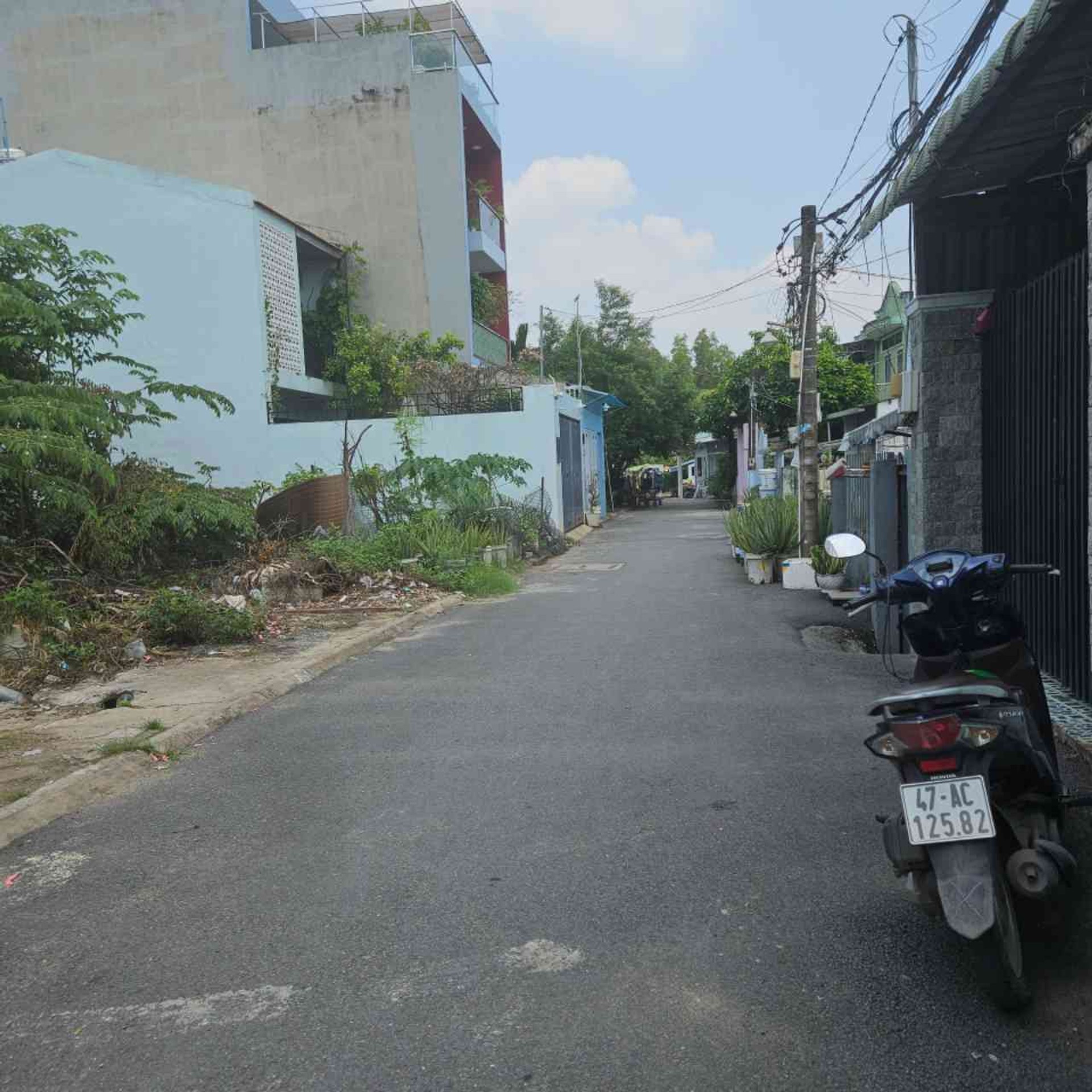 Bán nhà mặt phố 93.5m2 tại Phú Hữu giá 6 tỷ