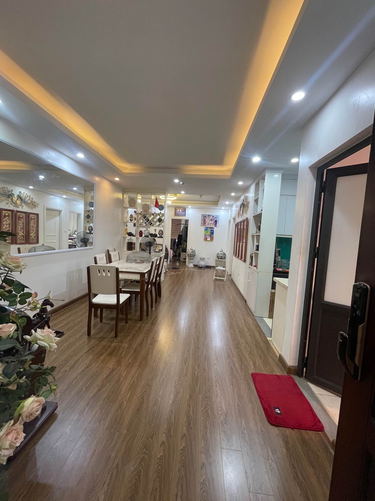 Căn hộ 3 ngủ view sông Hồng, không gian tươi mát tại Tứ Hiệp, cơ hội hiếm