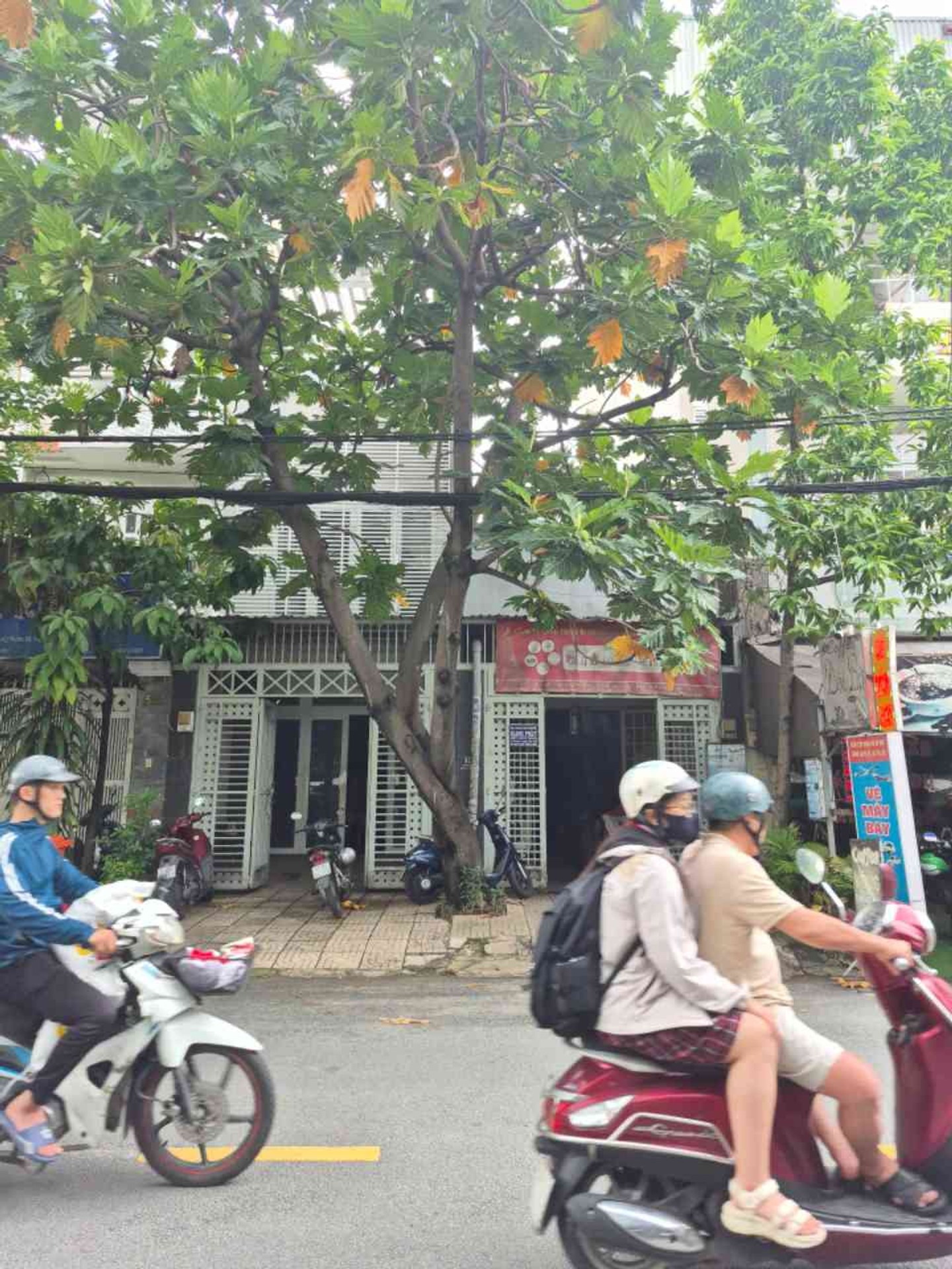 Bán nhà mặt phố Tây Thạnh diện tích 200m2, mặt tiền 8m, giá 27 tỷ