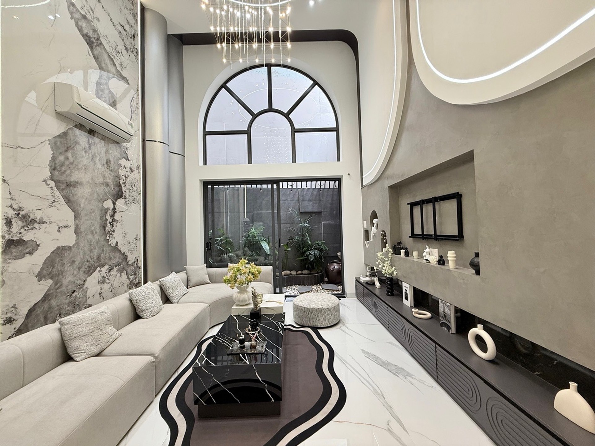 Bán nhà riêng 5 tầng tại quận Phú Nhuận, diện tích 60m2, có thang máy và gara ô tô. 10.9 Tỷ