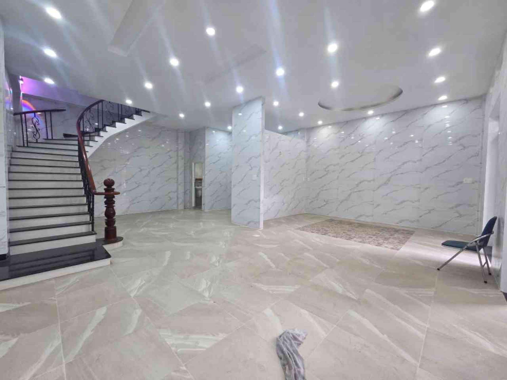 Nhà rộng vuông vức, dễ dàng ô tô vào, gần Phạm Văn Đồng