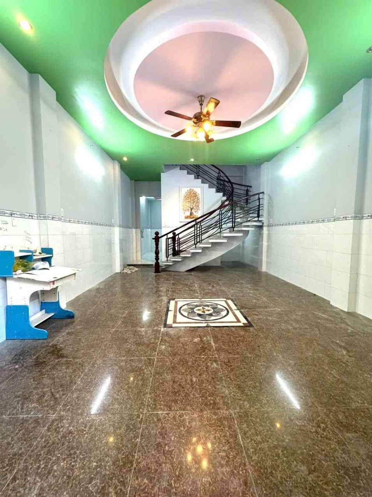 Nhà riêng 4 tầng rộng rãi tại khu vực an ninh, tiện xe hơi ra vào