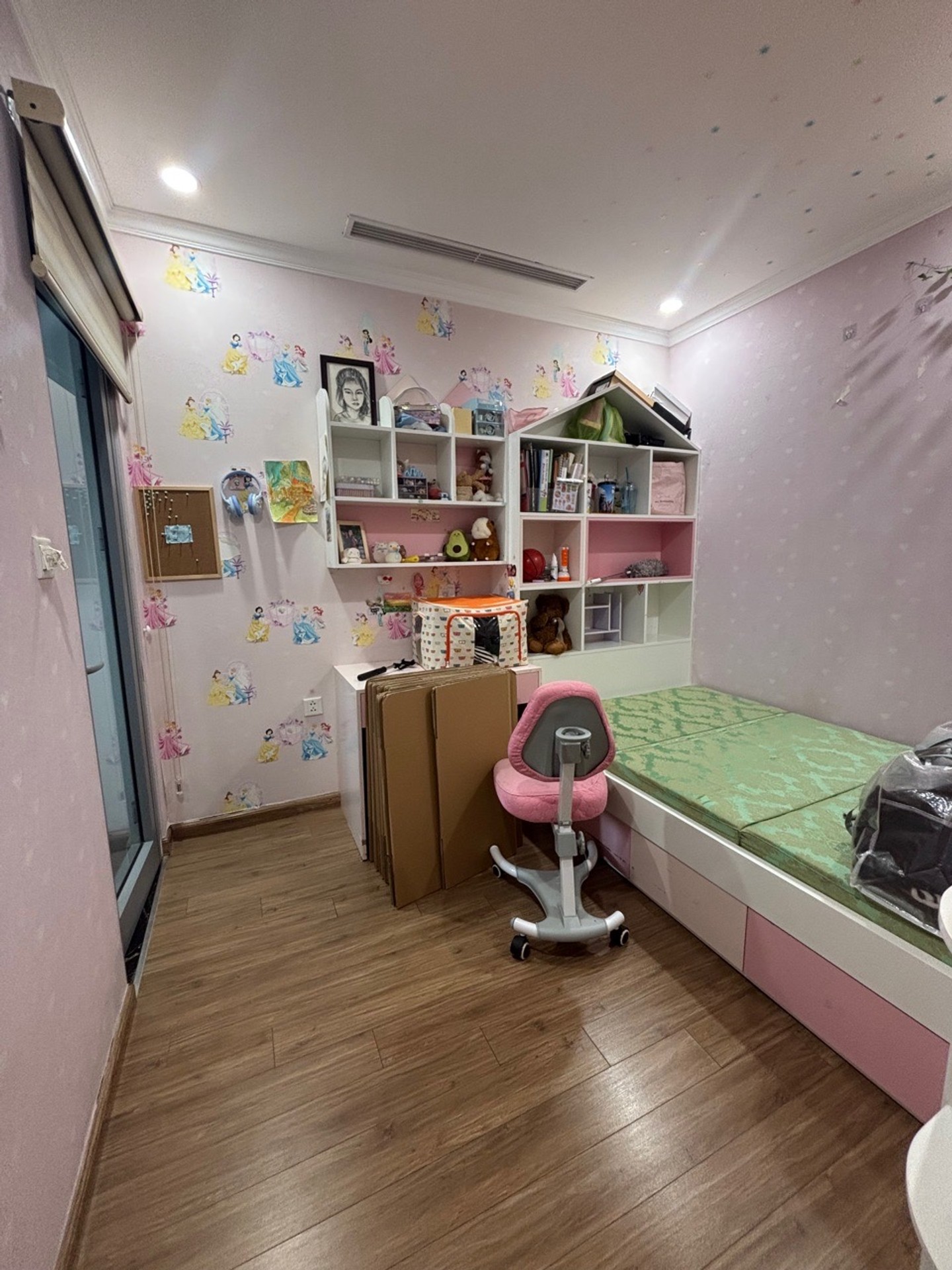 Bán căn hộ 2 phòng ngủ tại Vinhomes Times City, Park 3, tầng 19 view quảng trường