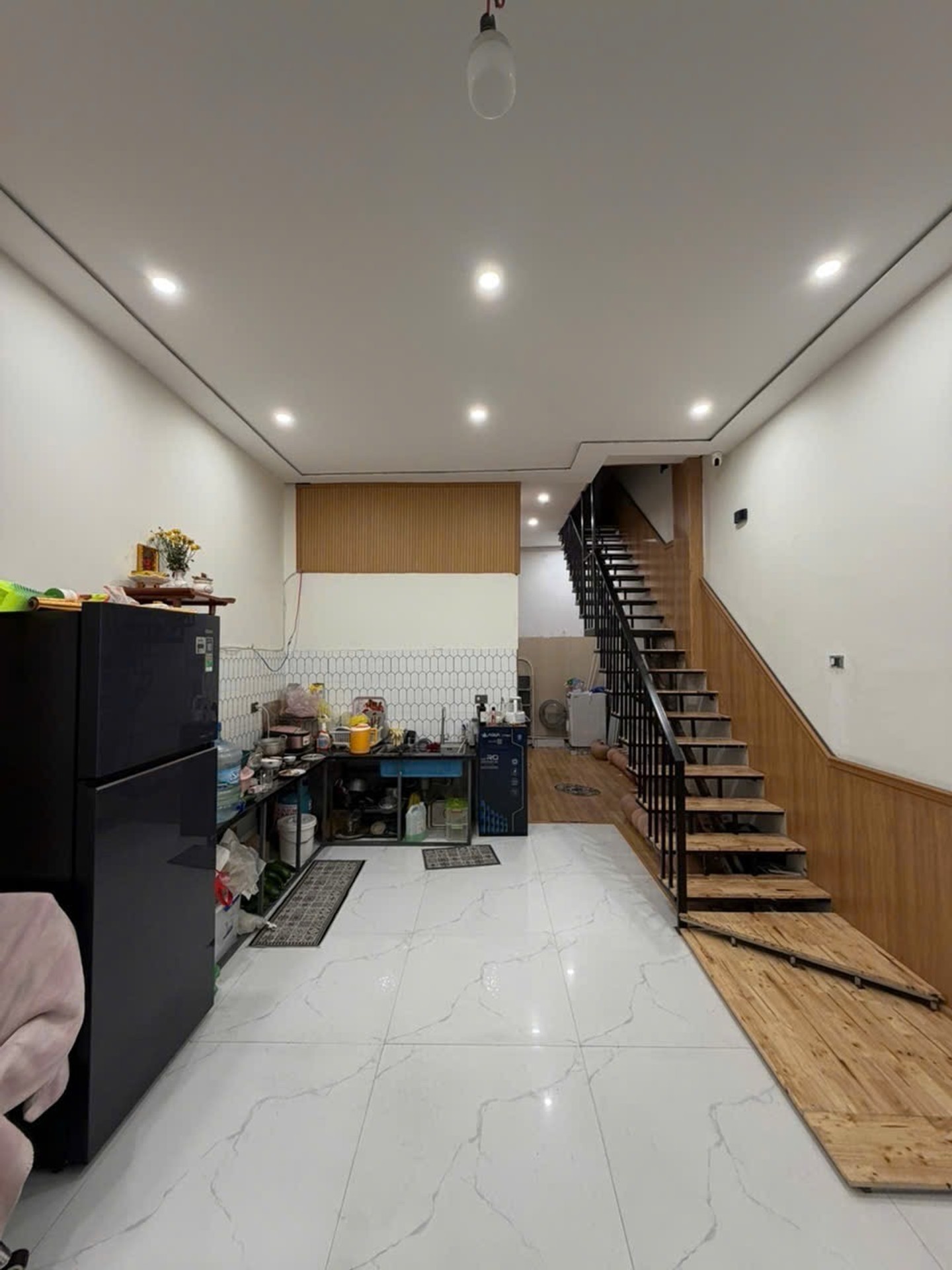 Nhà 2 tầng trung tâm quận Hải Châu giá gần sân bay Đà Nẵng giá chỉ 6,1 tỷ.
