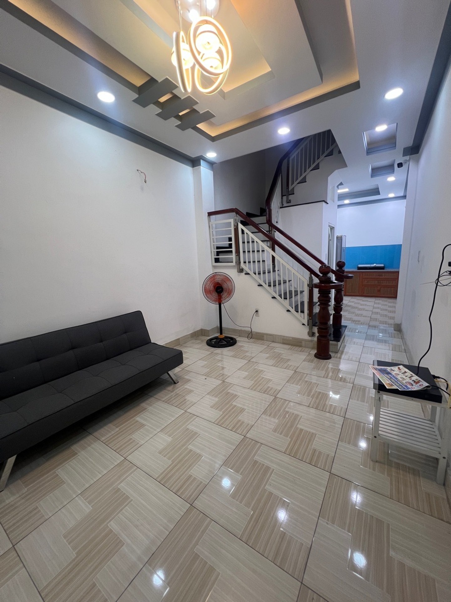 Nhà 2 tầng đẹp, hẻm xe hơi, tiện nghi Hoàng Hoa Thám
