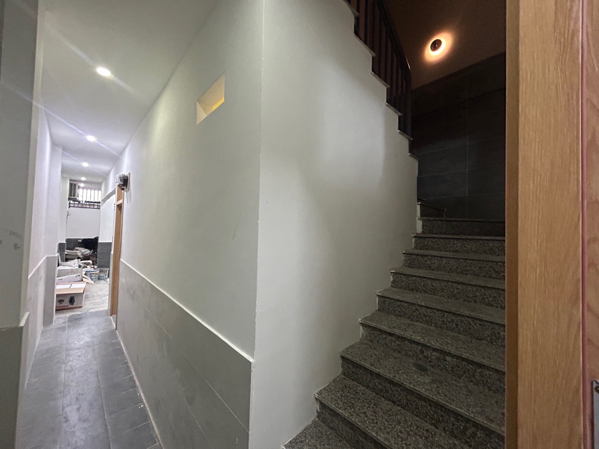 Bán tòa căn hộ 4 tầng gần sân bay Đà Nẵng giá 8,x tỷ sẵn thu nhập 50 triệu/1 tháng