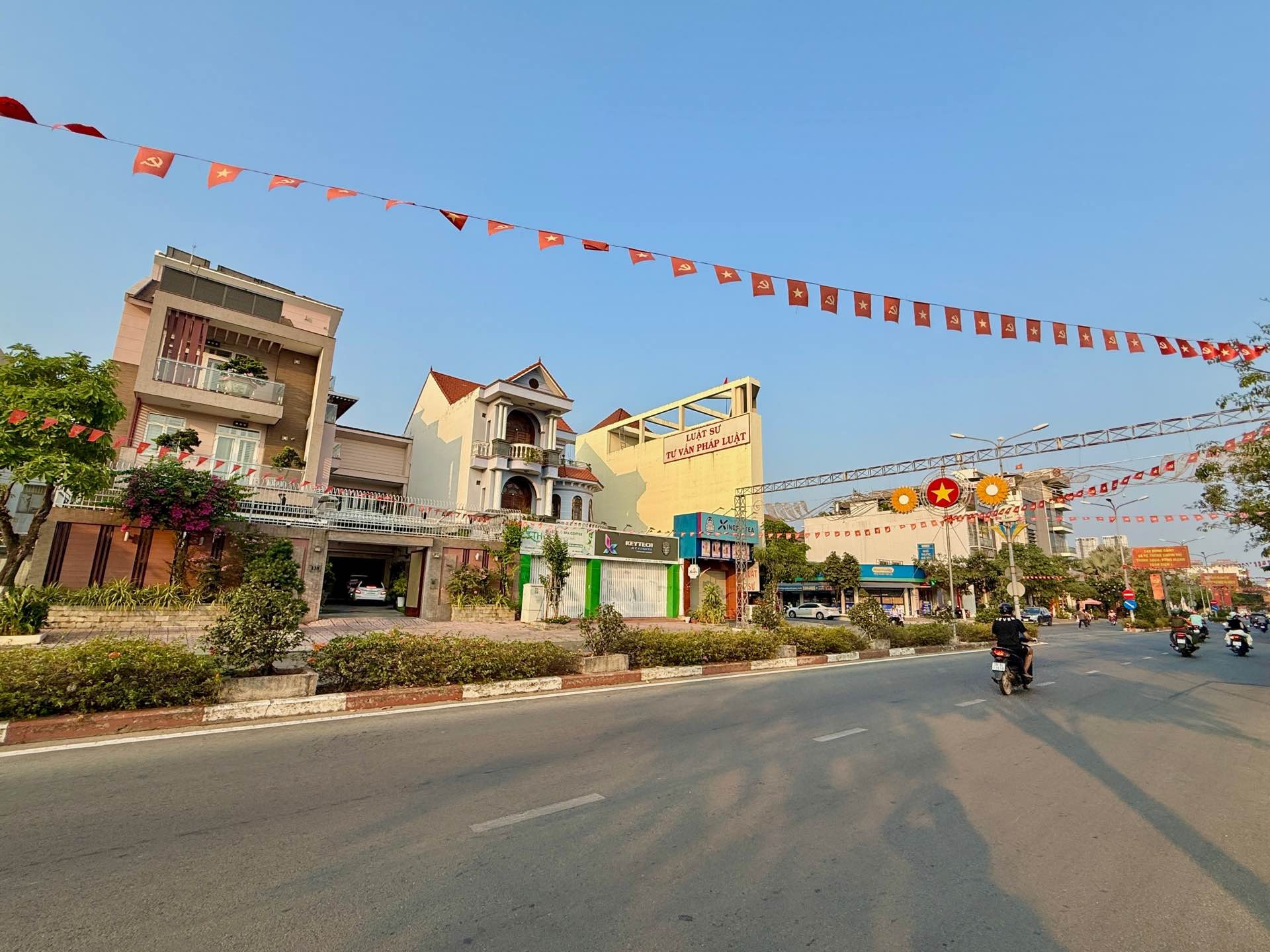Bán nhà riêng:
Diện tích : 197,5m2
Phường Dĩ An,( Bình Dương cũ)
Hồ Chí Minh.