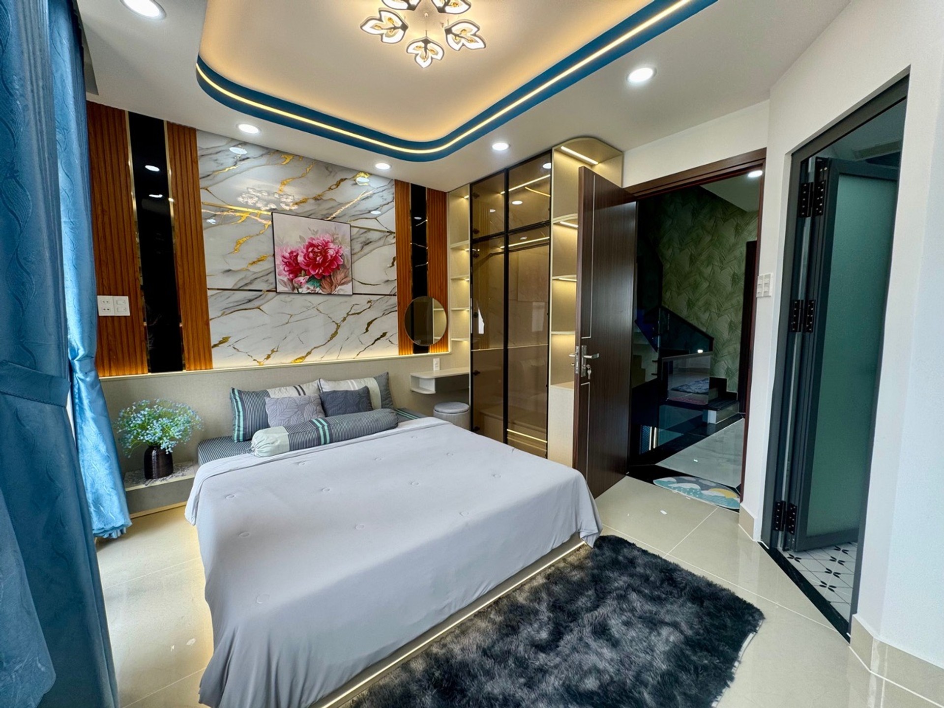 Nhà 5 tầng mới, 4 phòng ngủ, sân rộng, ô tô đỗ cửa tại Thông Tây Hội