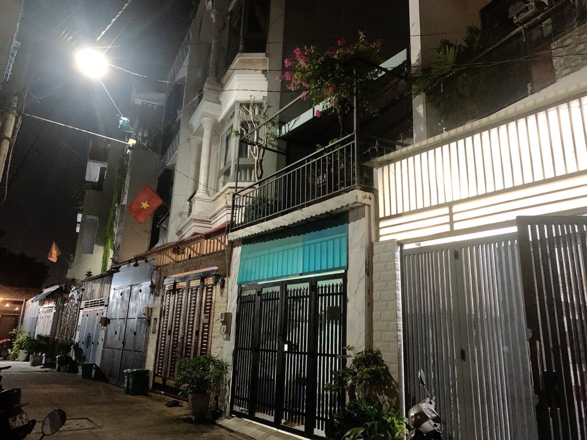 HIẾM CÓ NHÀ HIỆP BÌNH GIÁ 5 TỶ NHỈNH NGAY QL13, SÁT VẠN PHÚC CITY 2 TẦNG, 53M2, HẺM Ô TÔ