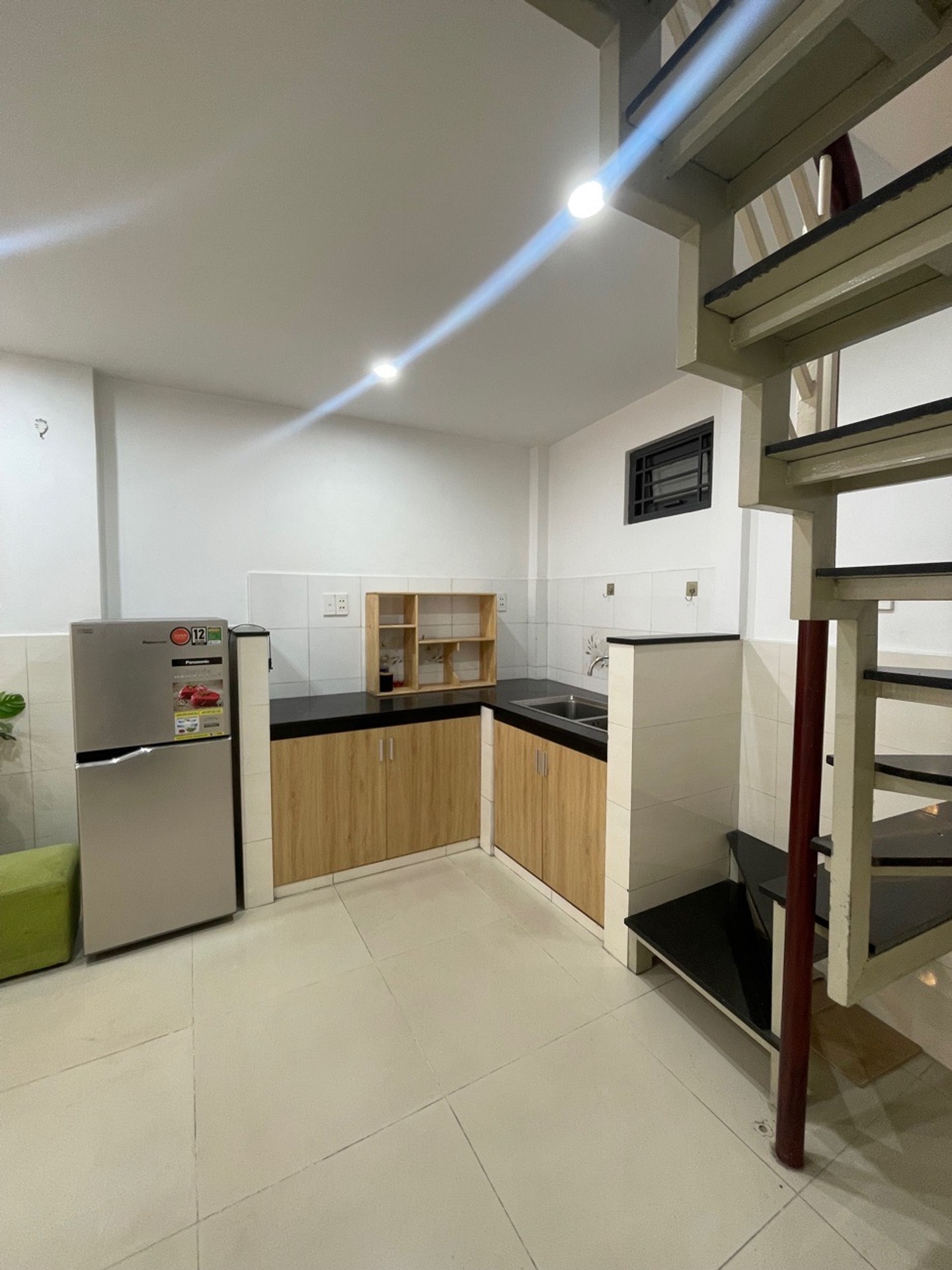 Nhà 2 Tầng Sổ Hồng Riêng Quận 7 - Giá Tốt, Vị Trí Vàng