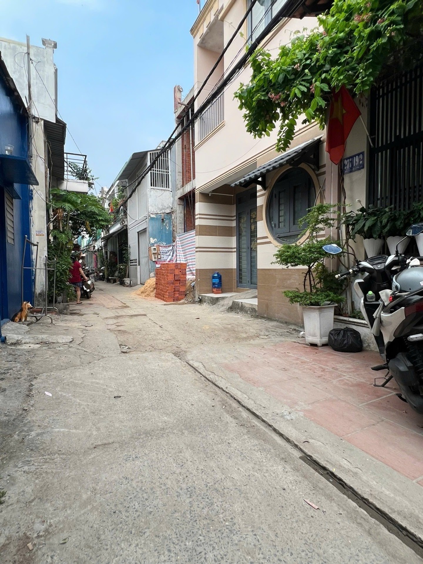 1 trệt 1 lầu mới đẹp, 2PN, 2WC, ban công thoáng. Gần các trục đường/tiện ích khu vực Tân Thới Hiệp.