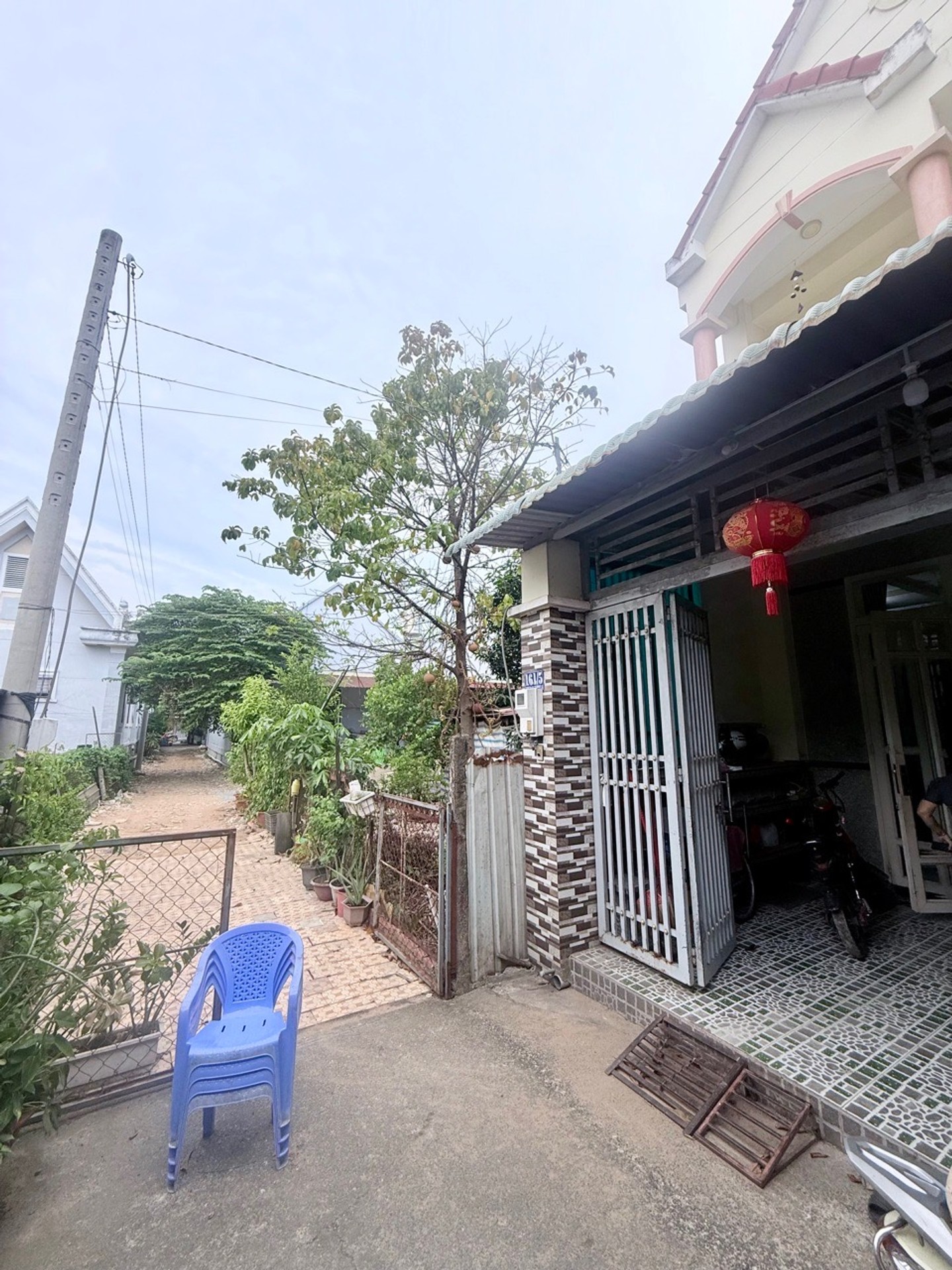 Bán nhà riêng 100m², 3 phòng ngủ, mặt tiền 5.3m tại Quận 12
