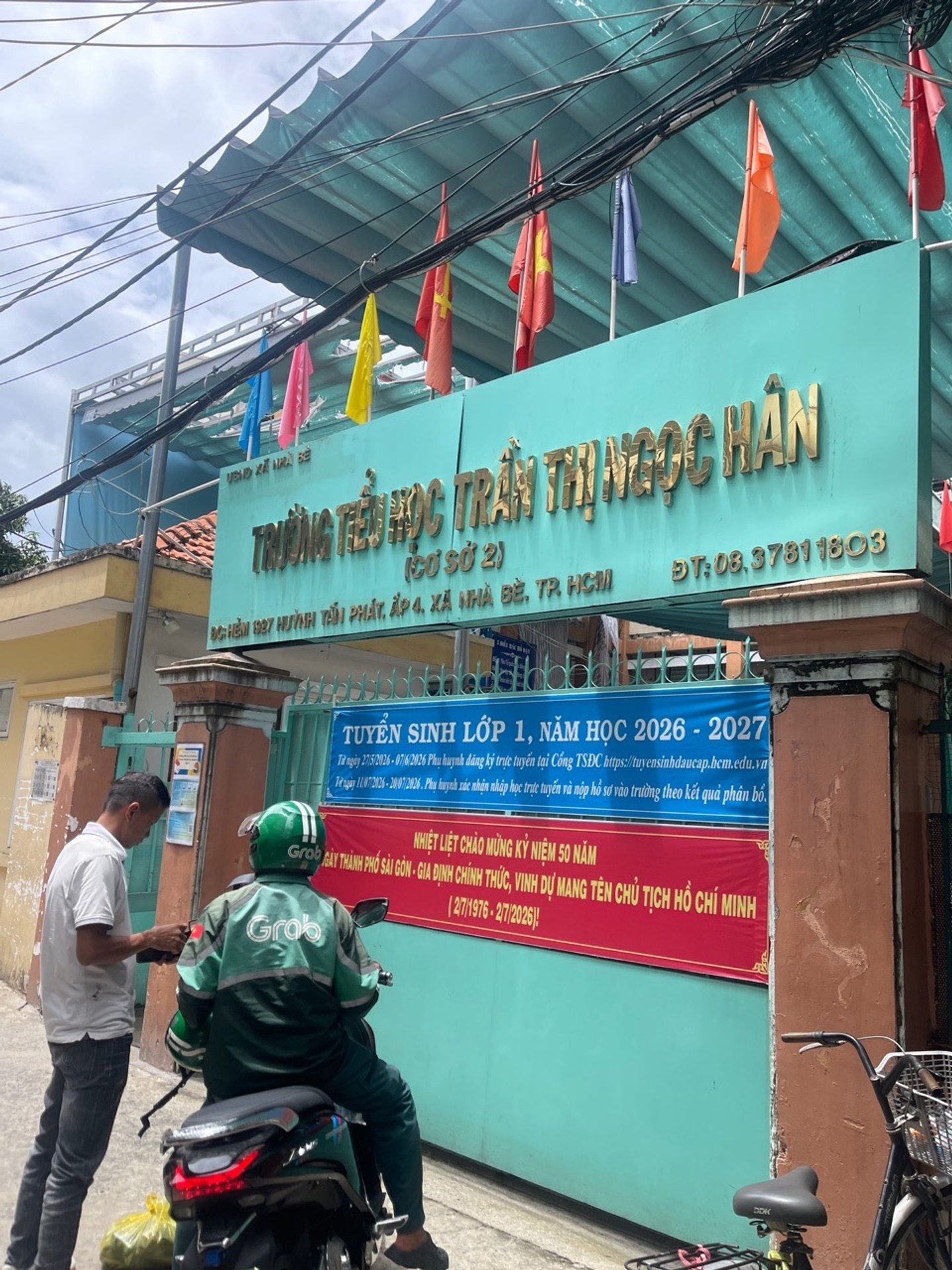Bán nhà 3 tầng - gần trường tiểu học, cách mặt tiền Huỳnh Tấn Phát 100m