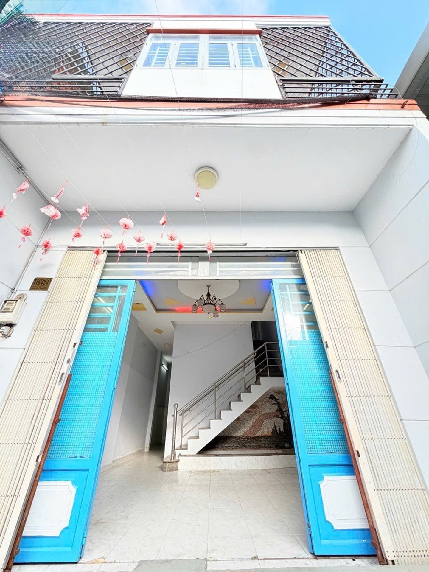 BÁN NHÀ 2 TẦNG - HẺM XE HƠI SÁT NHÀ 20M
🌹Diện tích: 75m ( 5m x 15m)