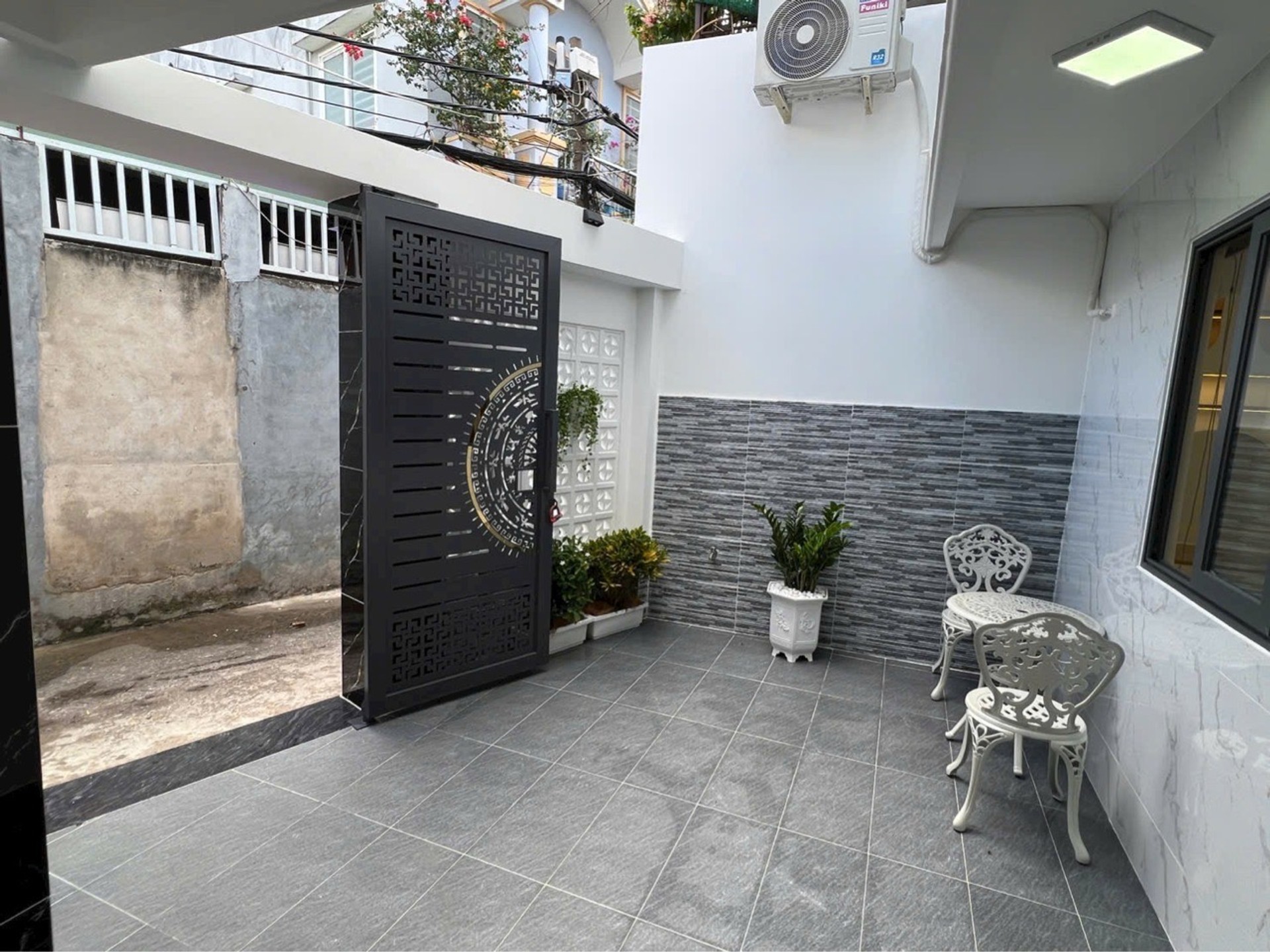Nhà lô xinh 2 tầng, full nội thất, gần Huỳnh Tấn Phát