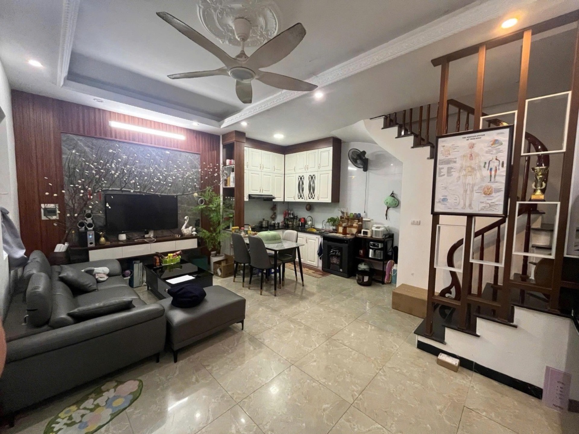 Nhà đẹp nội thất xịn, gần đô thị sầm uất Hà Đông