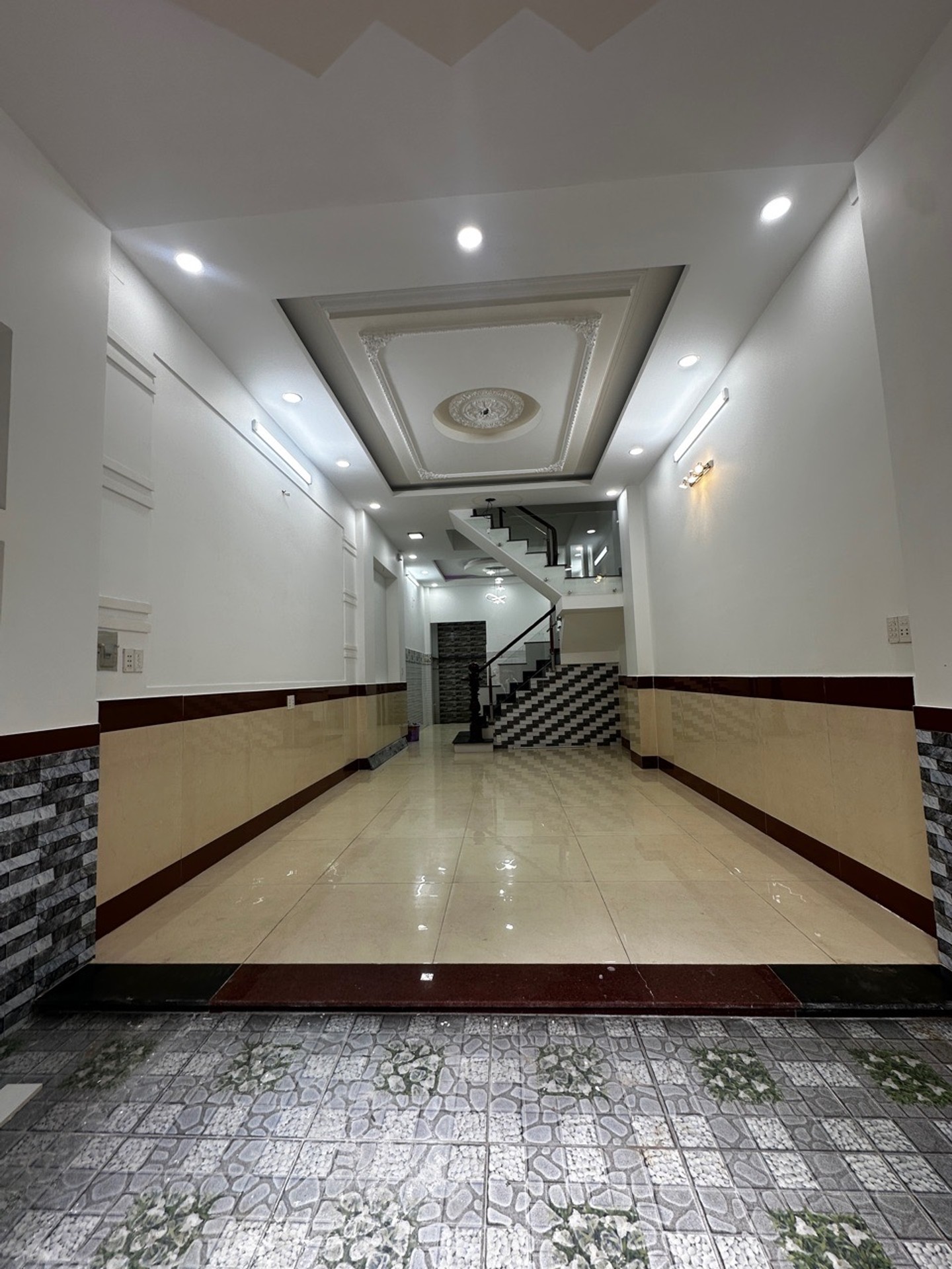 Khu nhà biệt thự đẹp mặt tiền đường 8m quận 12